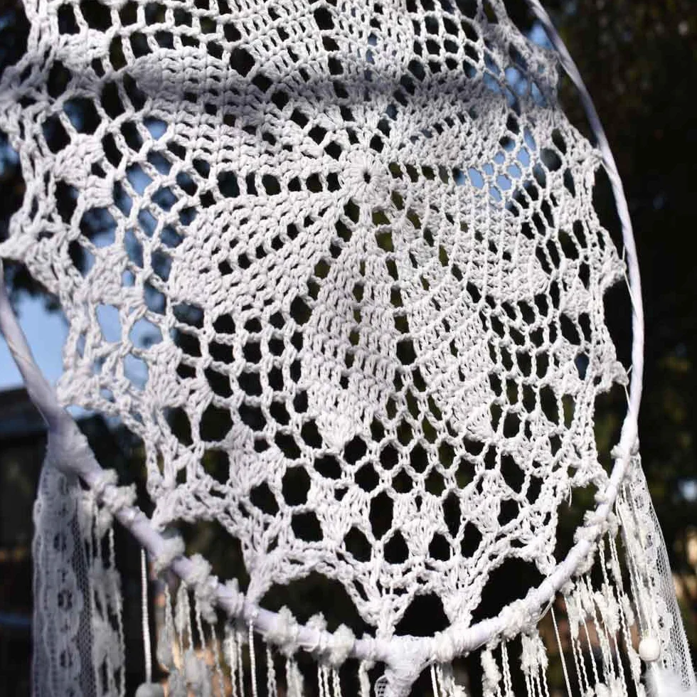 Acchiappasogni grande in macramè con piume bianche, cerchio 30 cm, lunghezza 80 cm, bianco