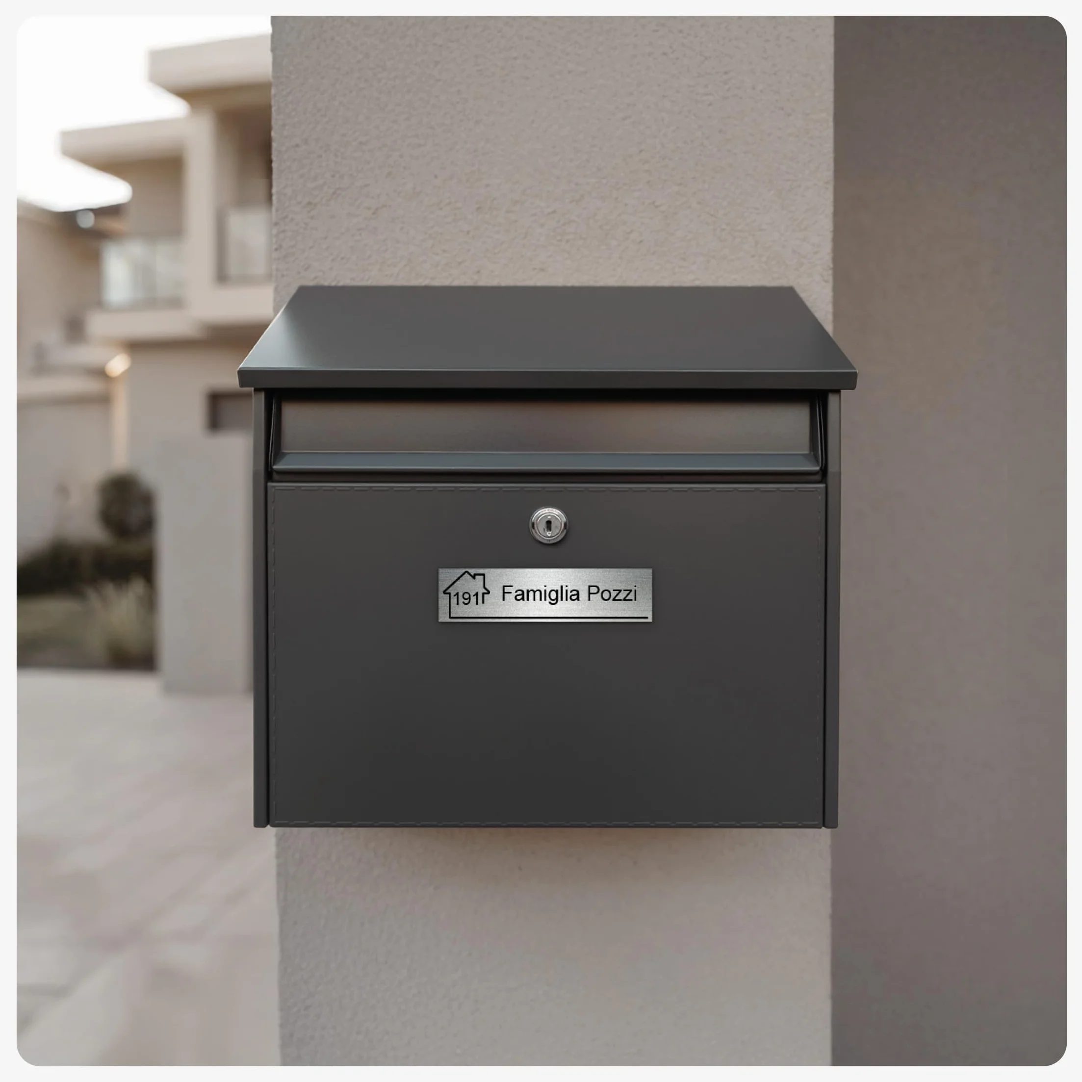 Mygoodprice - Targhetta incisa con nome e numero autoadesiva per cassetta delle lettere, 10 x 2,5 cm, personalizzabile, da 1 a 3 righe, alluminio spazzolato