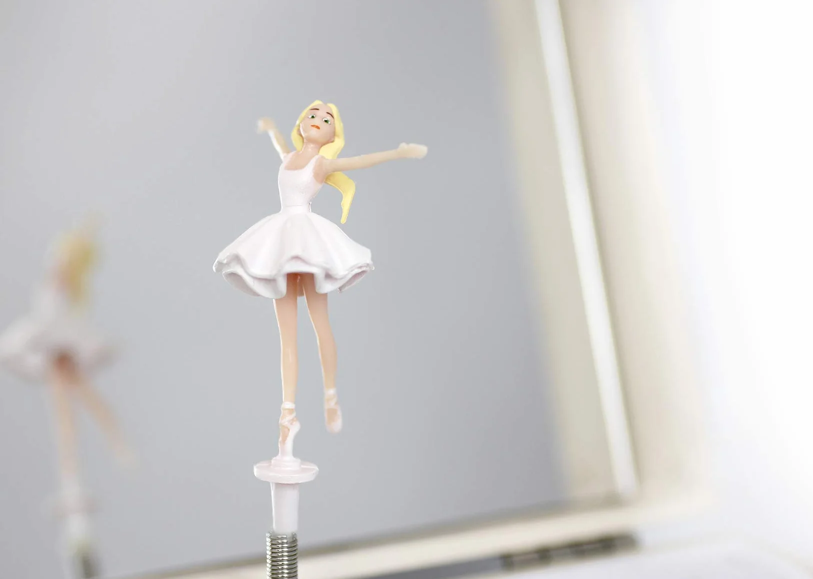 Trousselier Ballerina Cofanetto Musicale Fosforescente 10 x 11.5 x 10 cm Multicolore