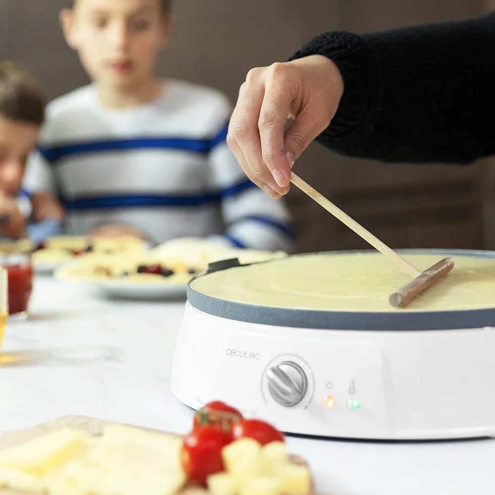 Cecotec Crepe Maker Fun Crepe stone Twin. Piastra Reversibile con Copertura Antiaderente RockStone, Termostato Regolabile, 30,5 cm di Diametro, Rullo e Spatola inclusi, 1200 W
