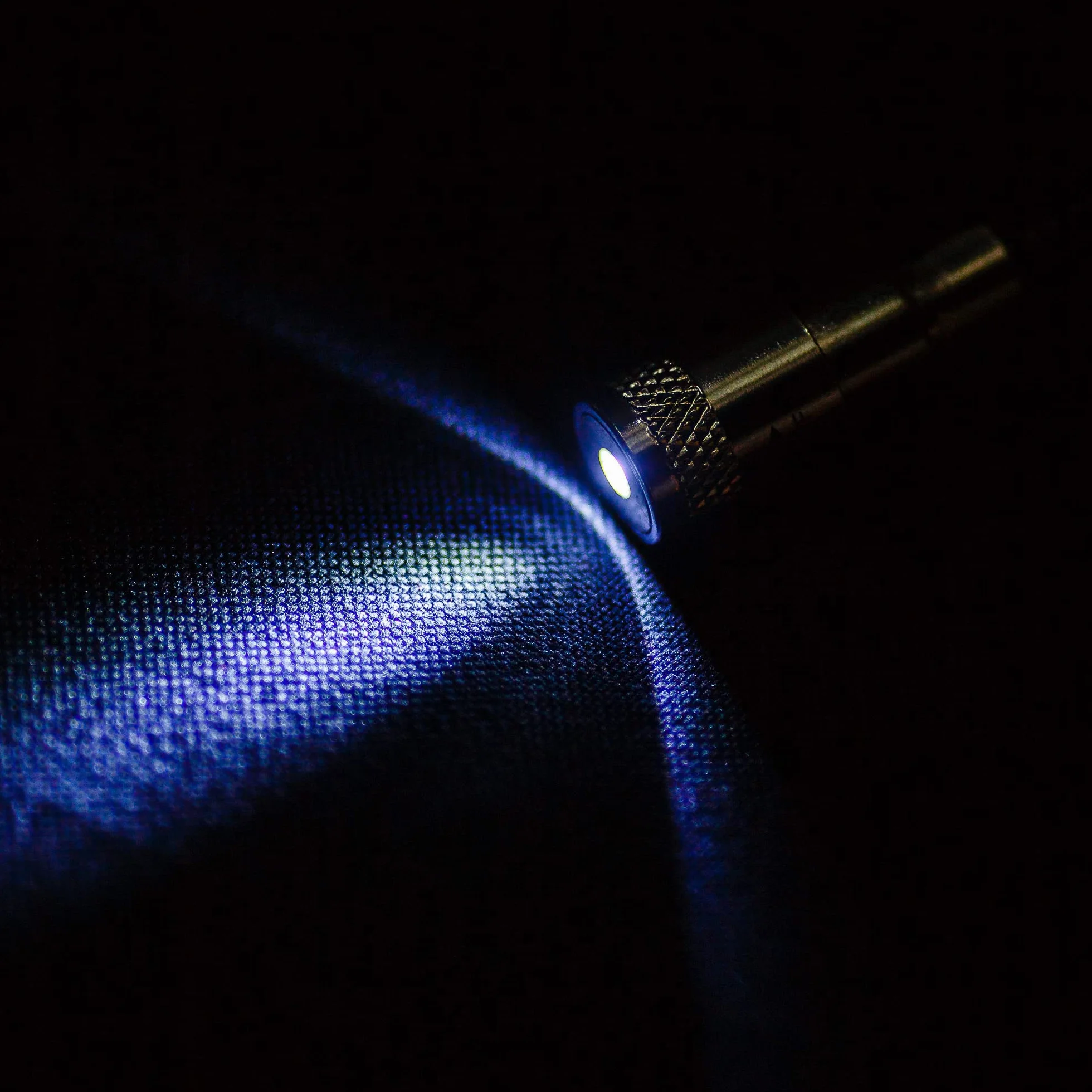 Mivos Sollevatore Magnetico Flessibile con LED - Asta Magnetica Flessibile 560 mm - Pinza Magnetica - 2,7 kg Forza di Trazione - Utensile Magnetico