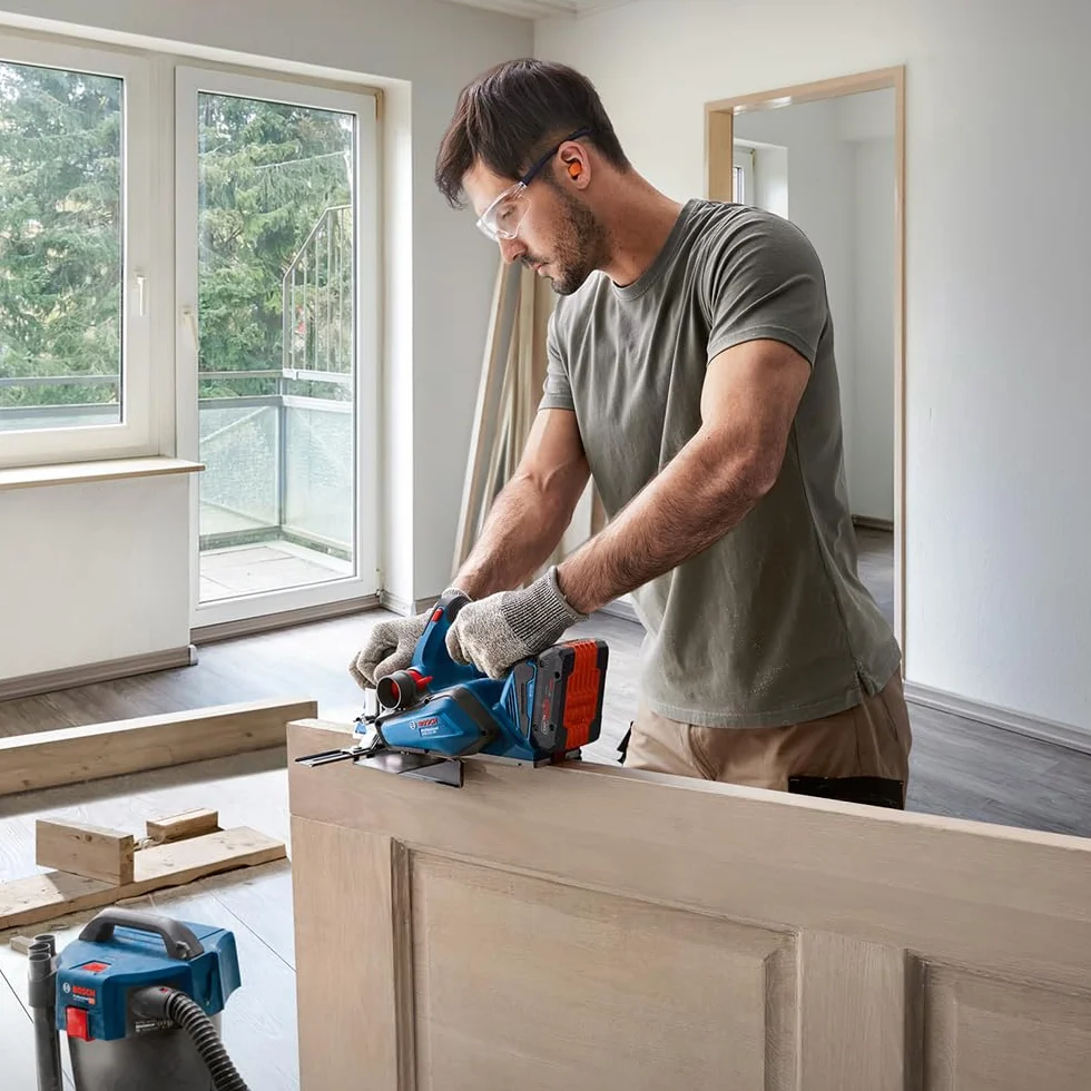 Bosch Professional 18V System Pialletto a batteria GHO 18V-26 (motore brushless, incl. sacchetto raccoglipolvere, guida parallela, 1 lama reversibile Wood Razor, senza batteria/caricabatteria)