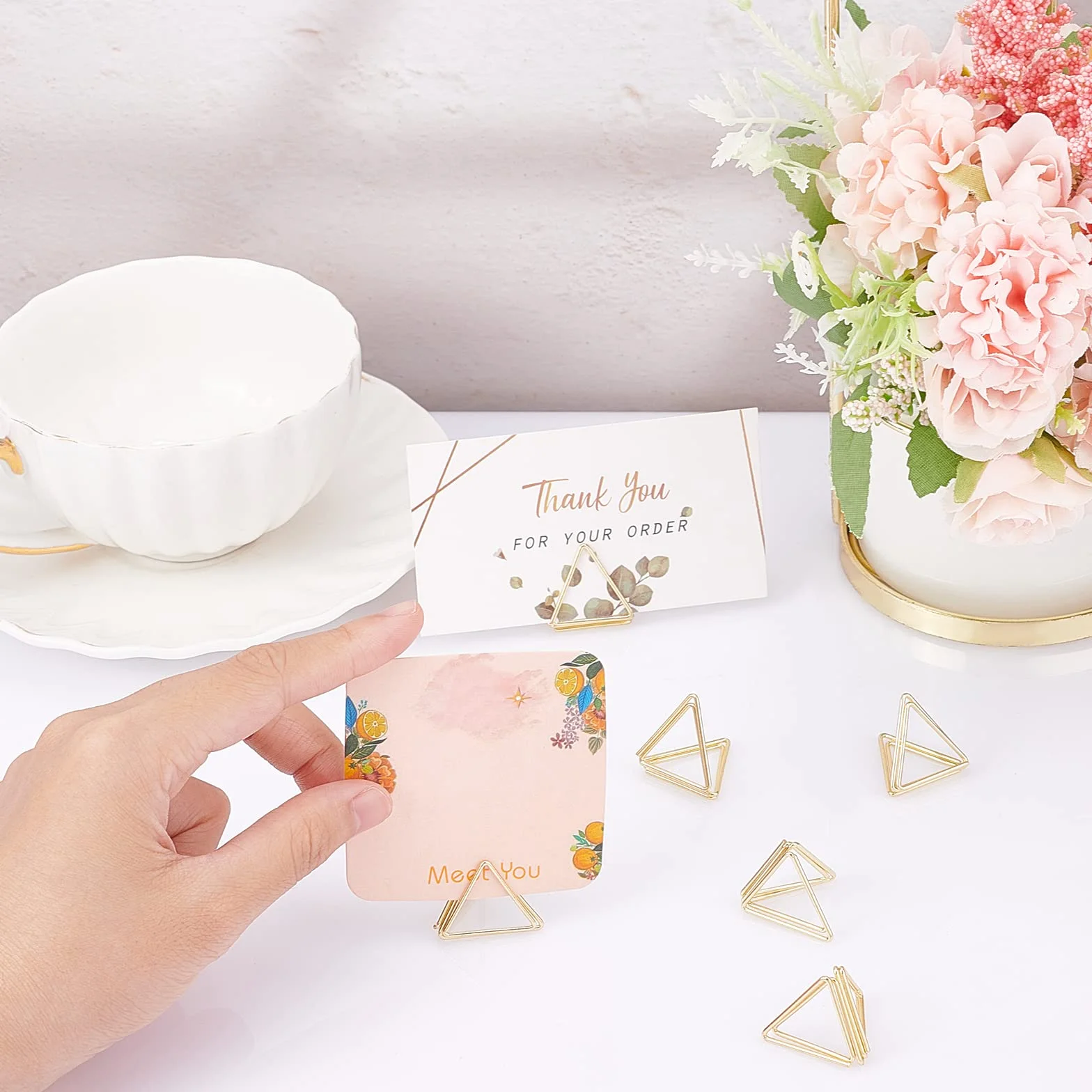 OLYCRAFT 36pz Mini Segnaposto Porta Carte Da Tavolo Carino Porta Carte A Forma di Triangolo Porta Numero Tavolo Da Matrimonio Portafoto Dorato Immagini Clip per Segnaposto Matrimoni Festa