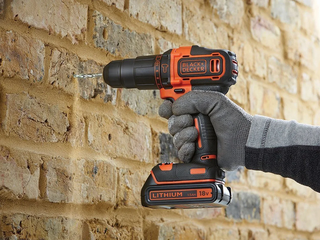 BLACK+DECKER Trapano a percussione a batteria da 18V, batteria da 1,5Ah, caricatore da 400mA, custodia, BDCHD18K-QW