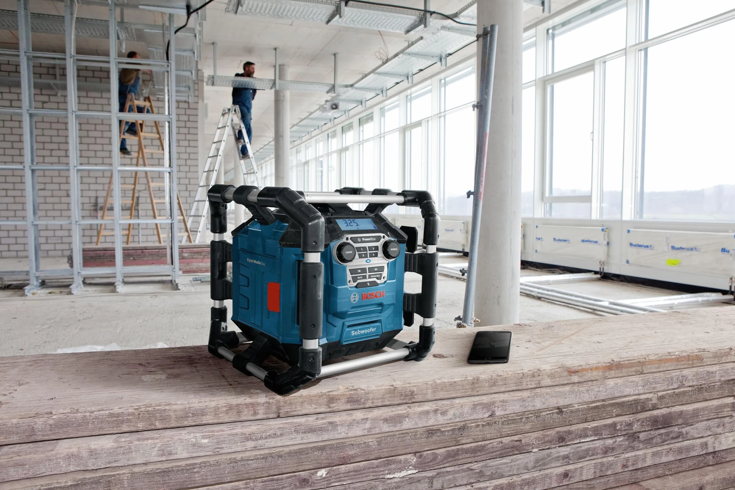 Bosch Professional 18V System Radio da cantiere a batteria GPB 18V-5 C (ricezione tramite Bluetooth, FM e AUX, incl. cavo AUX, 2 batterie (AA), in scatola di cartone)