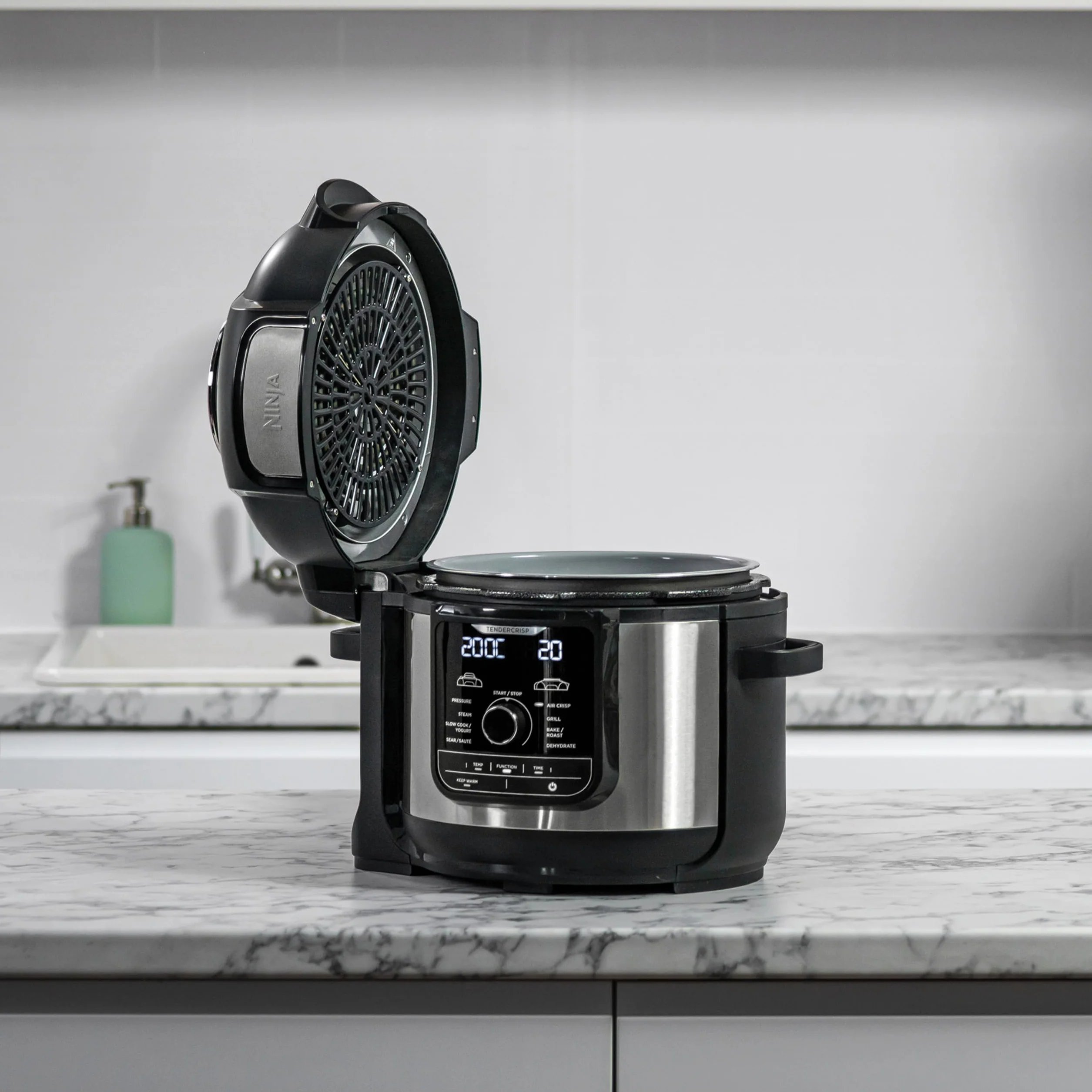 Ninja Foodi MAX Multicooker, 9 in 1, 7.5L, 9 Funzioni di Cottura, Pentola a Pressione, Friggitrice ad Aria, Cottura Lenta, Griglia e Altro, Acciaio Satinato/Nero, OP500EU