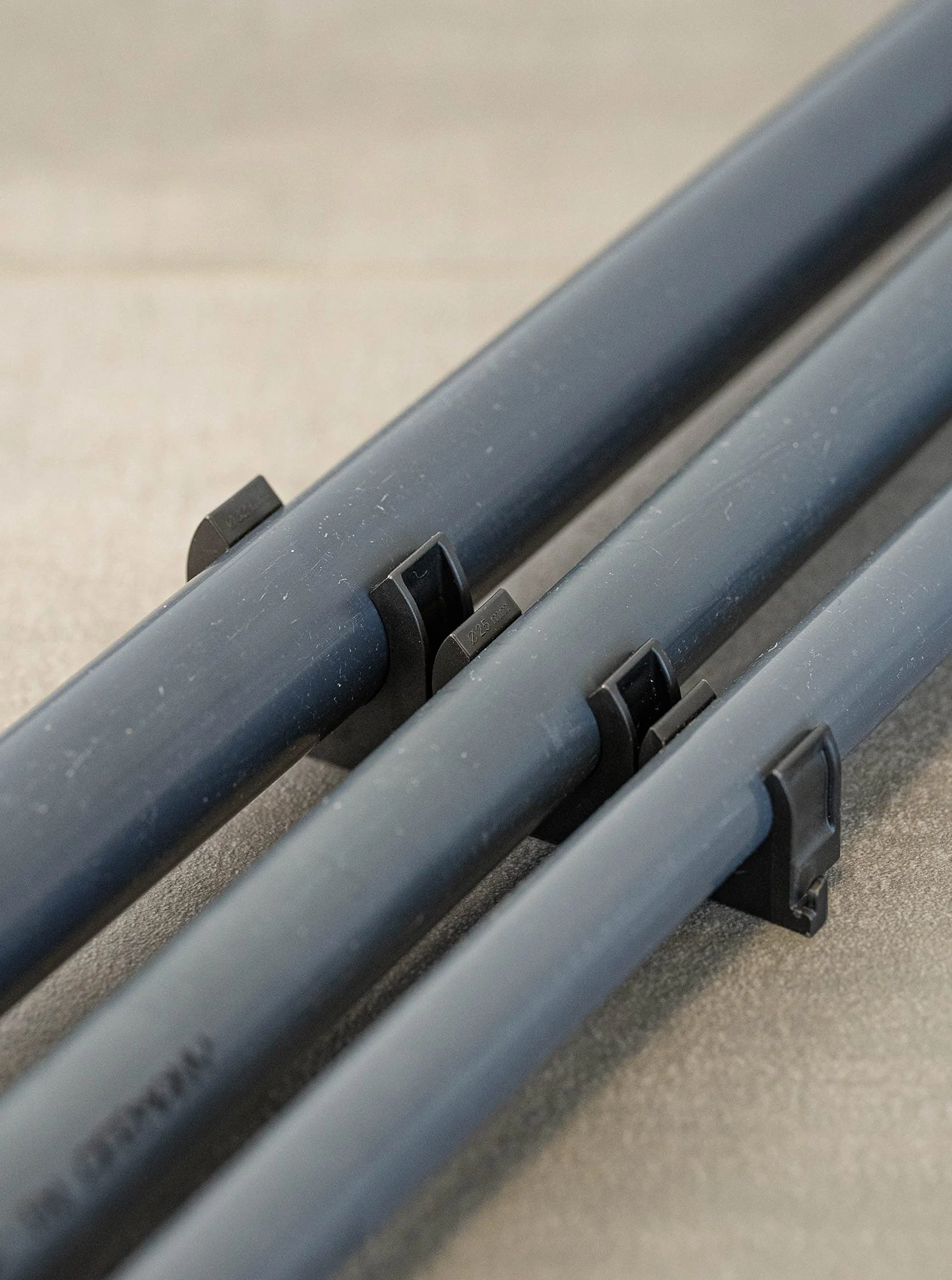 SOMA Clip per tubo in plastica, nero, 25 mm, confezione da 24 pezzi, morsetto a clip, clip per tubi, resistente ai raggi UV