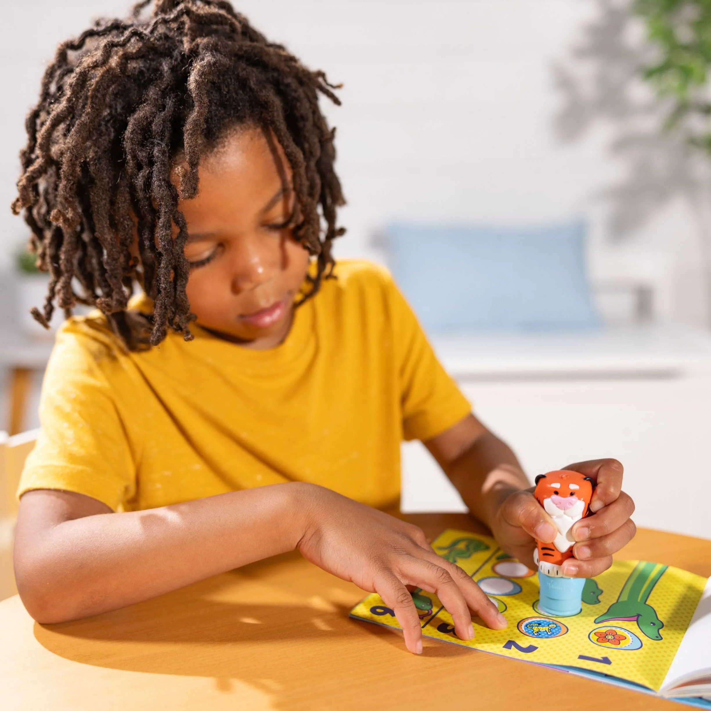 Melissa & Doug Sticker WOW! Timbratore di Adesivi e Blocco Attività di 24 Pagine con 300 Adesivi - Tigre, Gioco Educativo per Lavoretti Artistici, Bambini, 3+ Anni - Certificati FSC