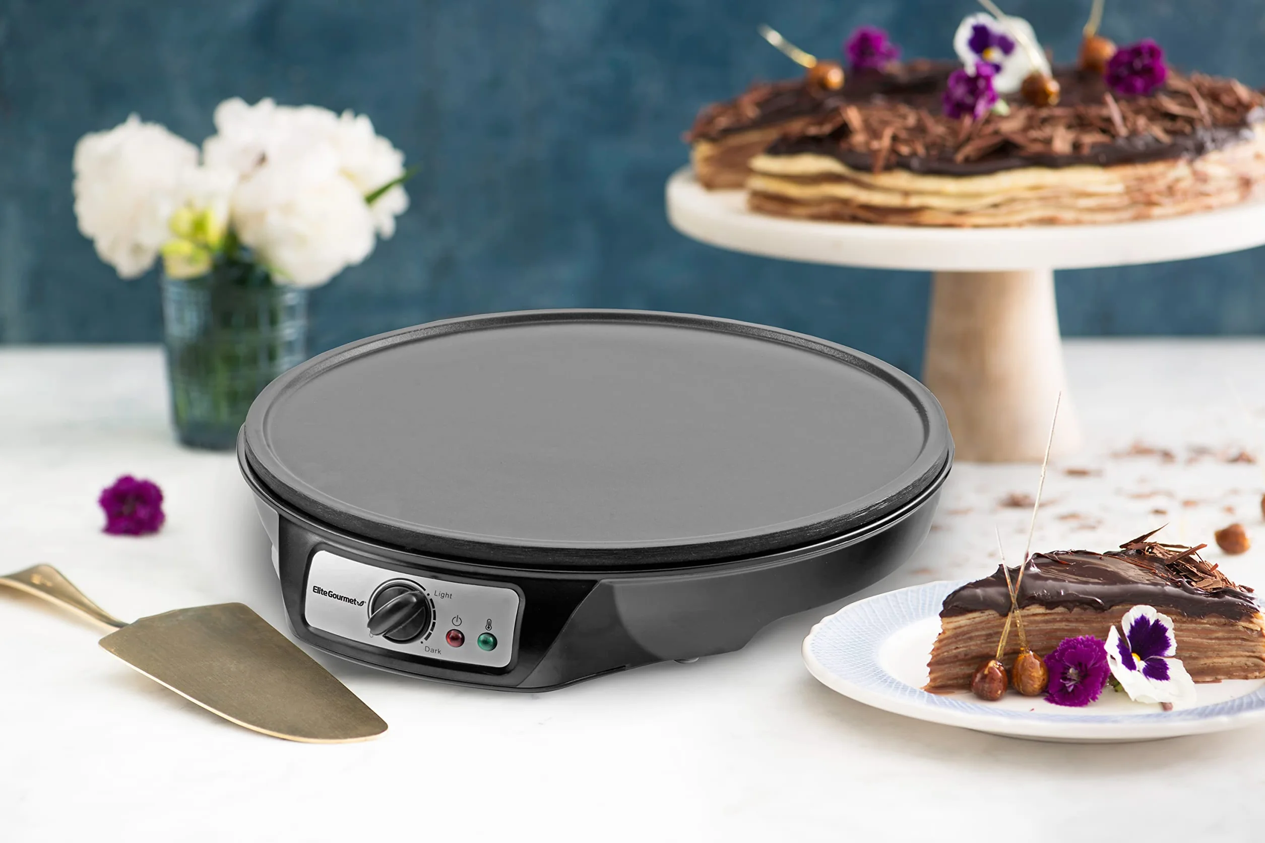 Elite Gourmet, Crepiera elettrica ECP-126 per crêpes, pancake, torte, piastra antiaderente, con spargitore, spatola e ricette, lingua italiana non garantita, 30,5 cm, nero