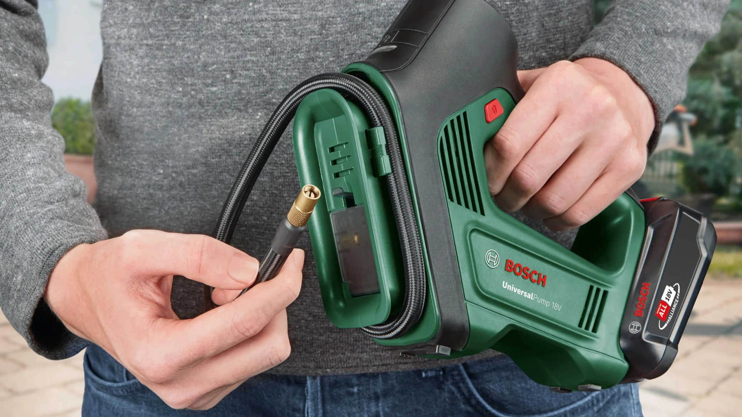Bosch Home and Garden 0603947100 Bosch Compressore d'Aria Elettrico con Pompa Pneumatica UniversalPump (Senza Batteria, Per Pneumatici, Confezione cartone), 18 V, 150 PSI, 10.3 bar, 246 x 181 mm
