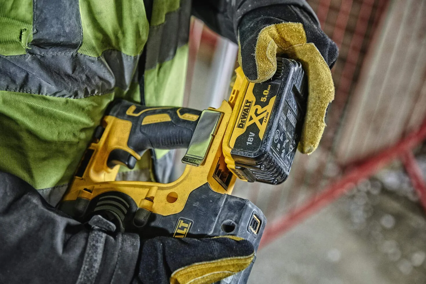 DEWALT TASSELLATORI SDS PLUS 18V BRUSHLESS 24mm, DCH274P2T-QW