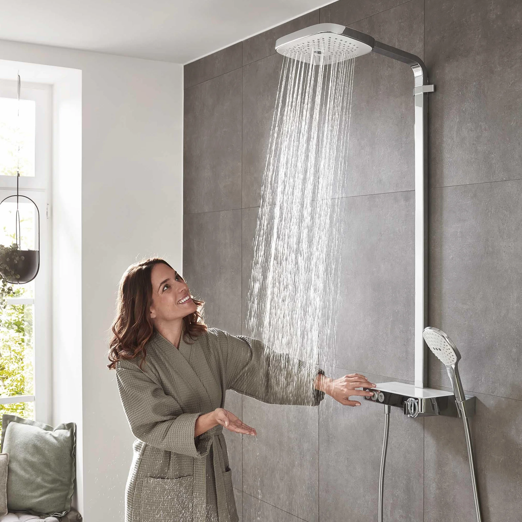 hansgrohe Raindance Select E Colonna doccia 230 3 tipi di getto con Showertablet Select 300, bianco/cromo, 27127400