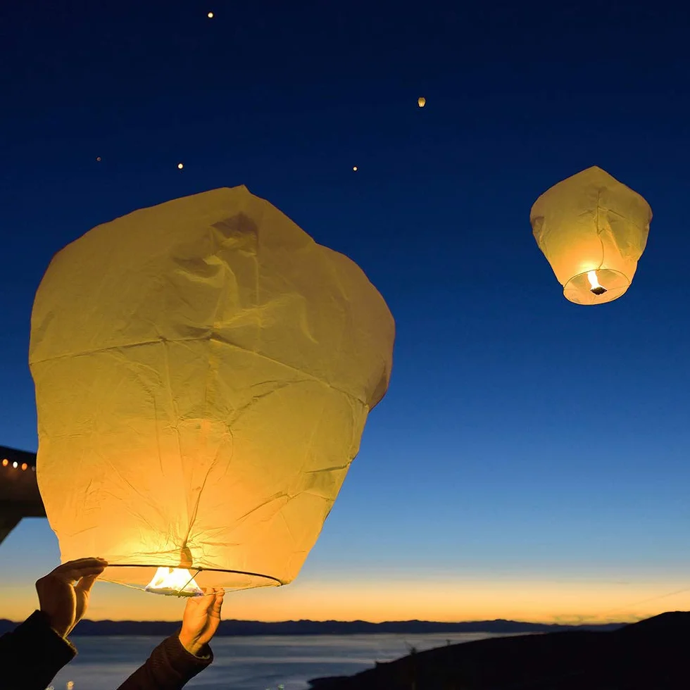 PARTYLANDIA CF 10pz Lanterna Cinese, Biodegradabile, Mongolfiera Volante Pallone Aerostatico Cielo Feste Sky Lantern (Giallo)