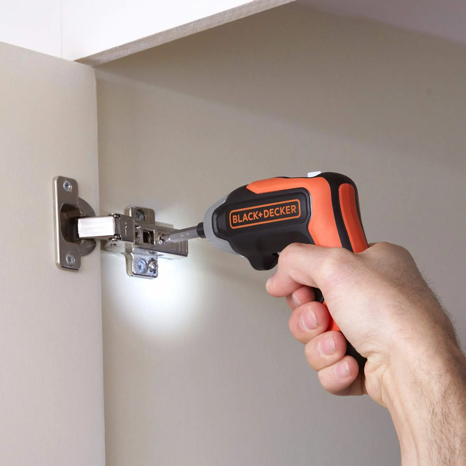 BLACK+DECKER Svitavvita a Batteria. BCF611CK-QW