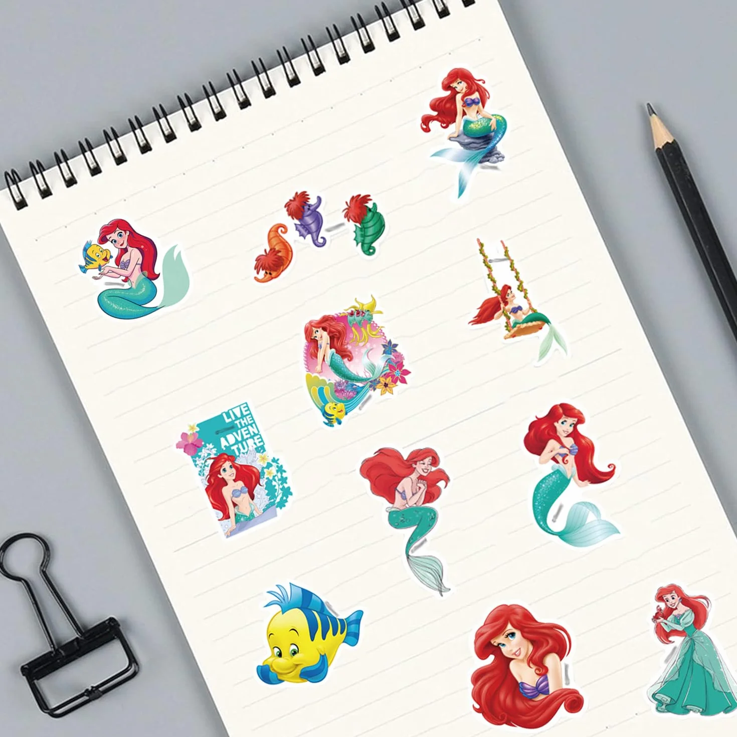 50 pezzi di adesivi sirena, adorabili adesivi principessa sirena, set di adesivi kawaii in vinile impermeabile fai-da-te per skateboard, auto, laptop, chitarra, adolescenti, bambini