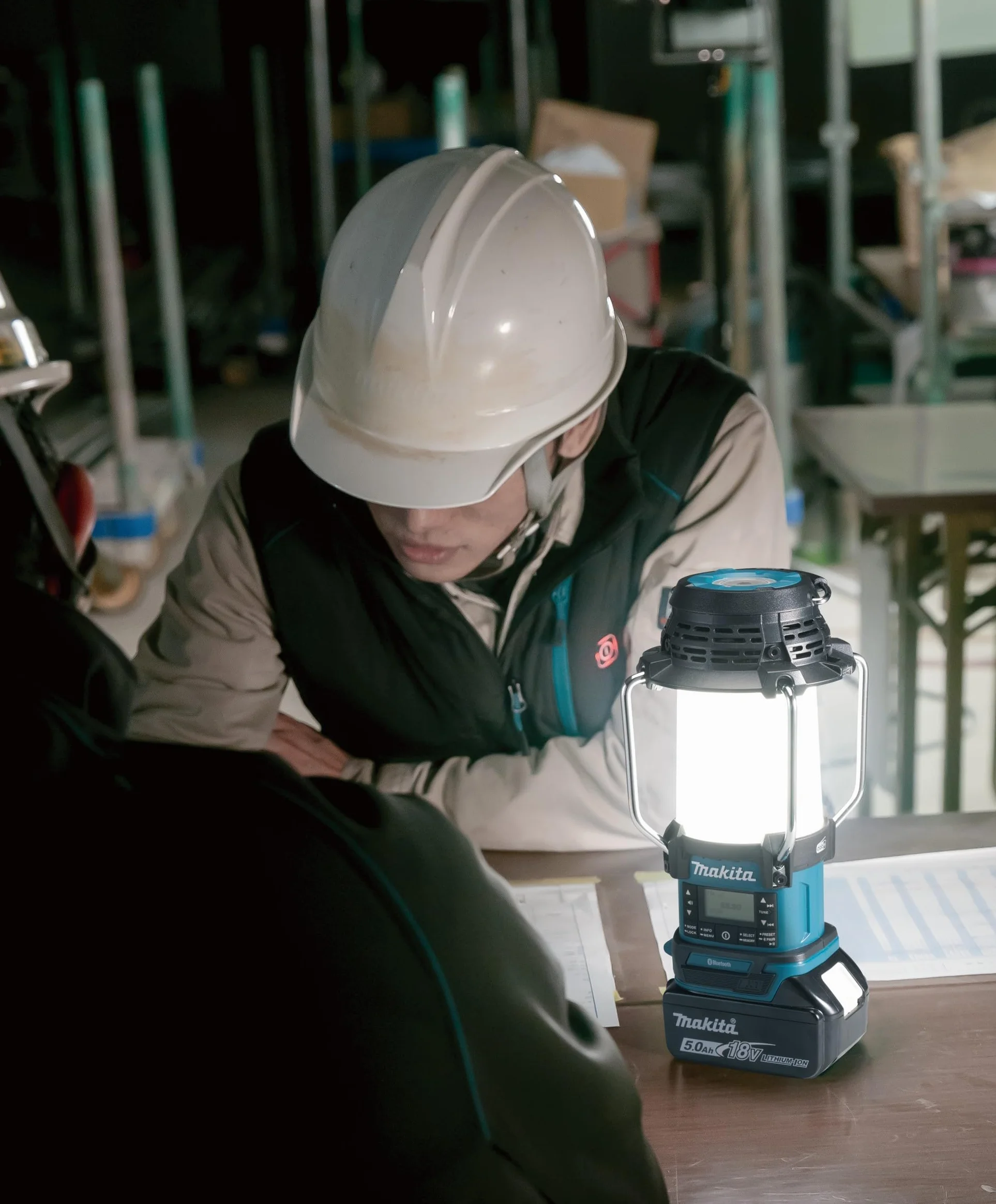 Makita DMR056 Radio portable Analogique et numérique Noir, Bleu