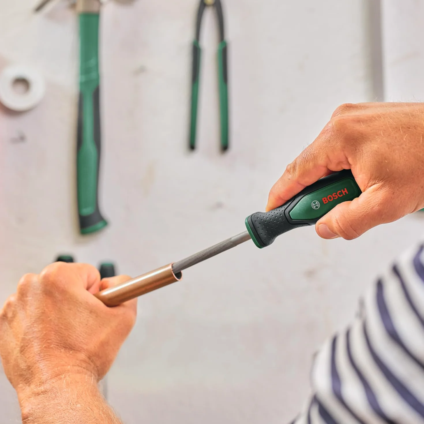 Bosch set di lime 5 pz. (robusto set di lime in metallo, contenente lime rotonde/semiarr./piatte/triang./quadrate; in acciaio al carbonio duro; lungh. stelo 200 mm; taglio medio 2; Softgrip)