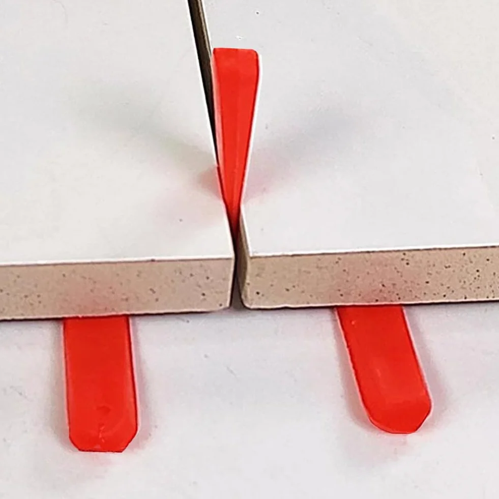 SERENISSIMA Set Cunei Livellamento Distanziatori Pavimenti Piastrelle a Parete Spianimetrici Livellatori 500 Pezzi Multicolor, Accessori Fai Da Te per Piastrelle Pavimenti