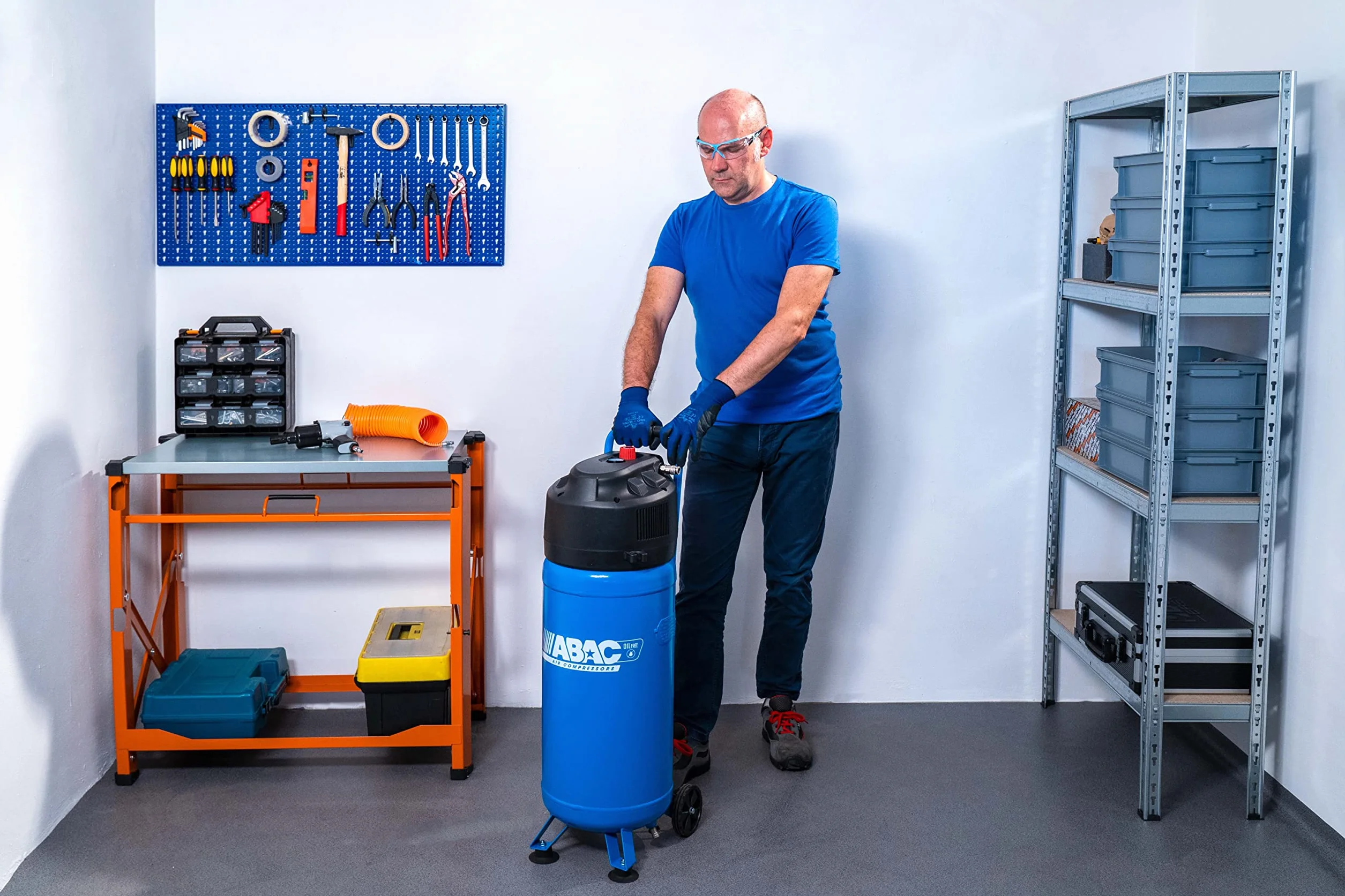 ABAC Compressore d'Aria Verticale EASE-AIR 50V, Compressore Aria Oil-Free, Pressione Massima 10 Bar, Potenza 2 Hp, Serbatoio 50 Litri, Rumorosità 97 dB (A)