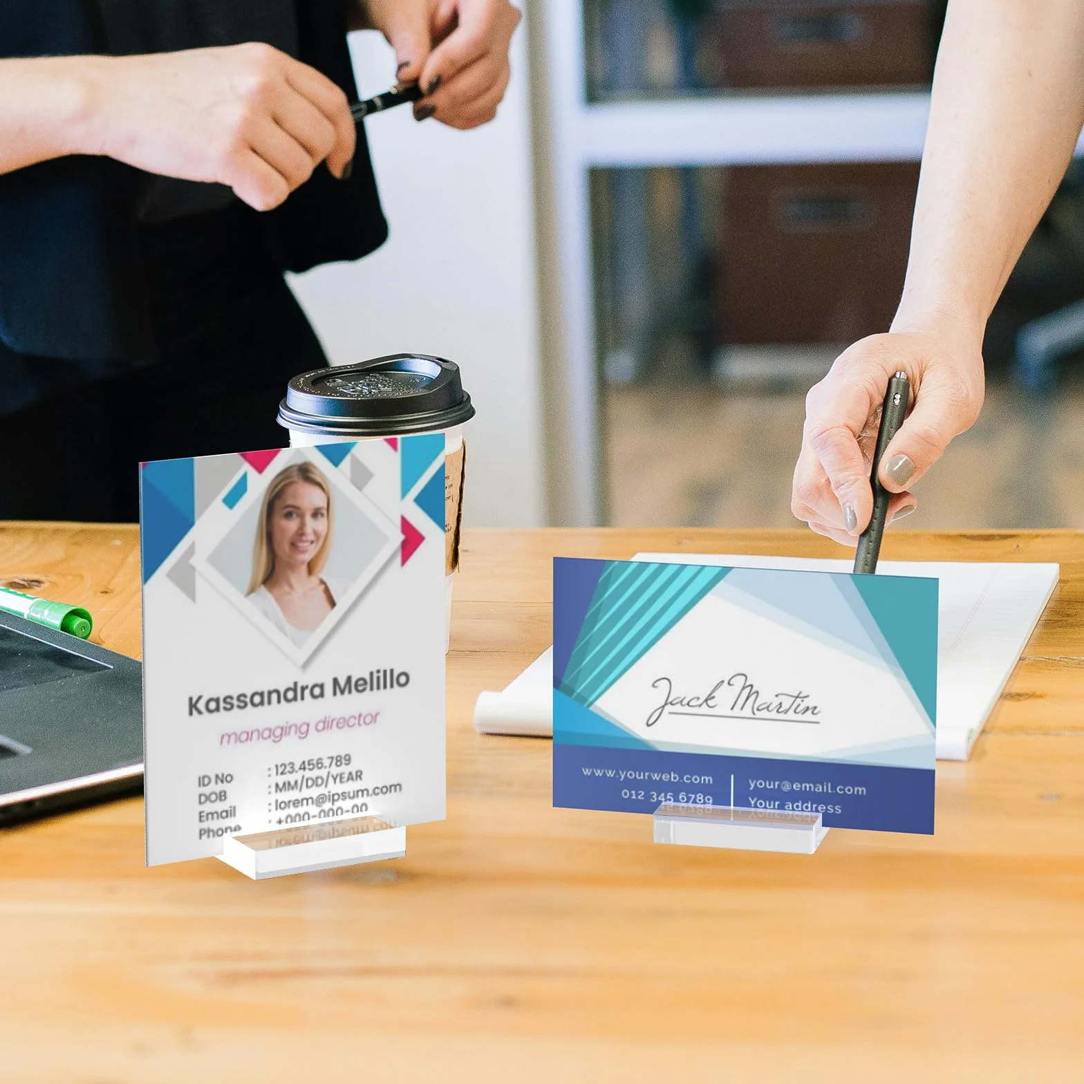 Supporti per cartelli in acrilico, 25 pezzi, supporti per segnaposto in acrilico, 5,5 cm, supporto trasparente con fessura per biglietti per messaggi, nomi, menu, numeri