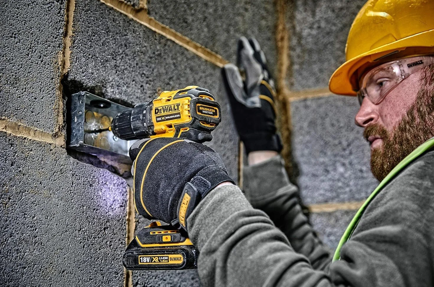 DEWALT Trapano avvitatore 18V XR senza spazzole con 2 batterie al litio da 2Ah e caricabatterie, DCD708D2T-QW