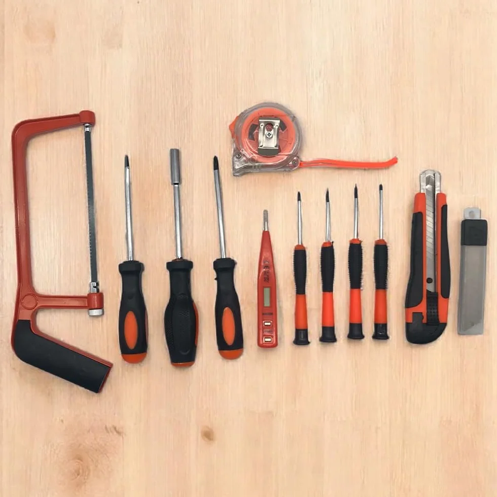 Kit Valigetta Attrezzi da 100 Pezzi con Trapano Avvitatore e Batterie da 88V con Martello Chiave Inglese Pinze e Seghetto