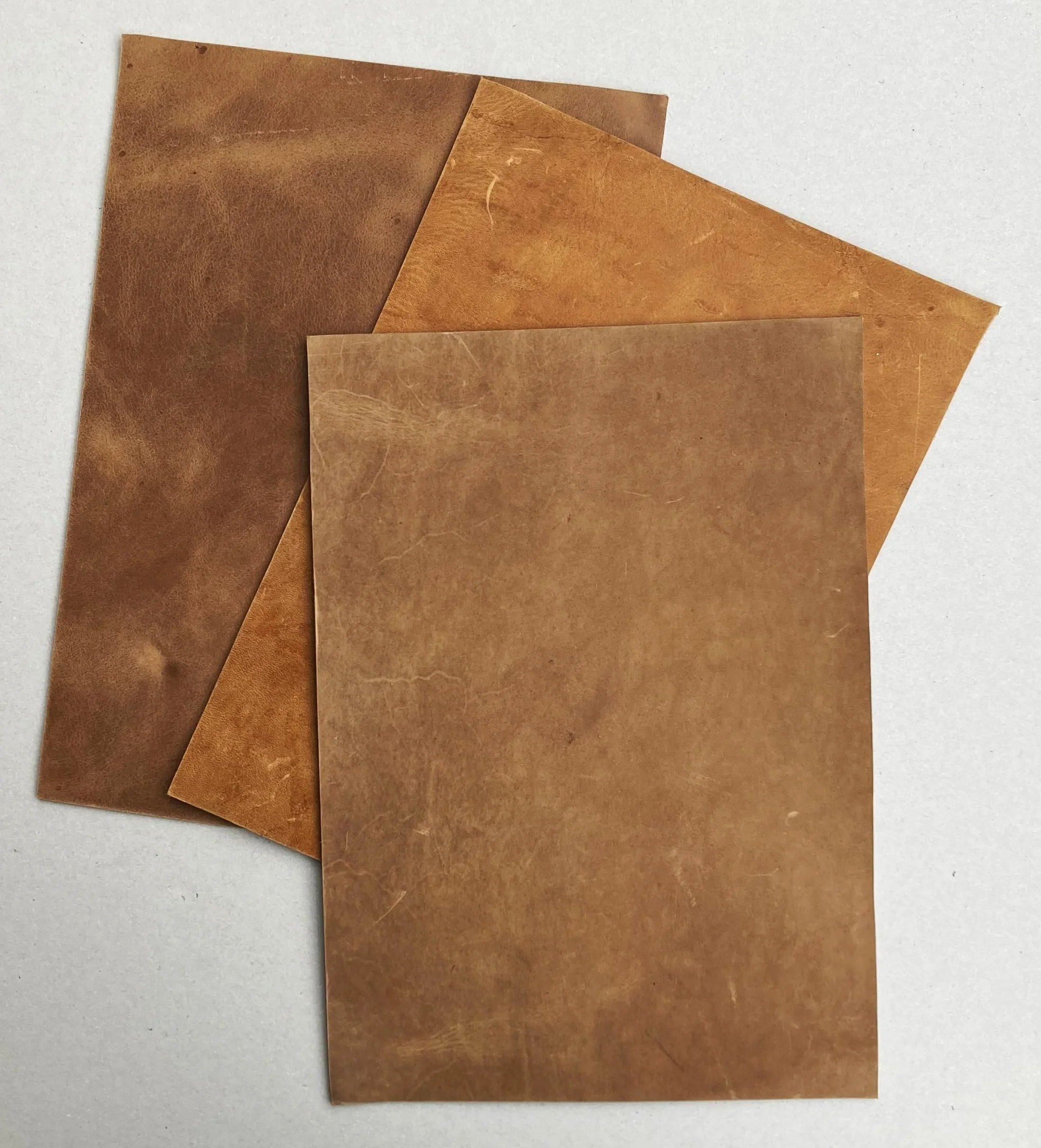 Pelle bovina, spessore 2 mm, pull up, Crazy Horse, pelle cerata, formato A4 x 3 pezzi (colori mix marrone chiaro)