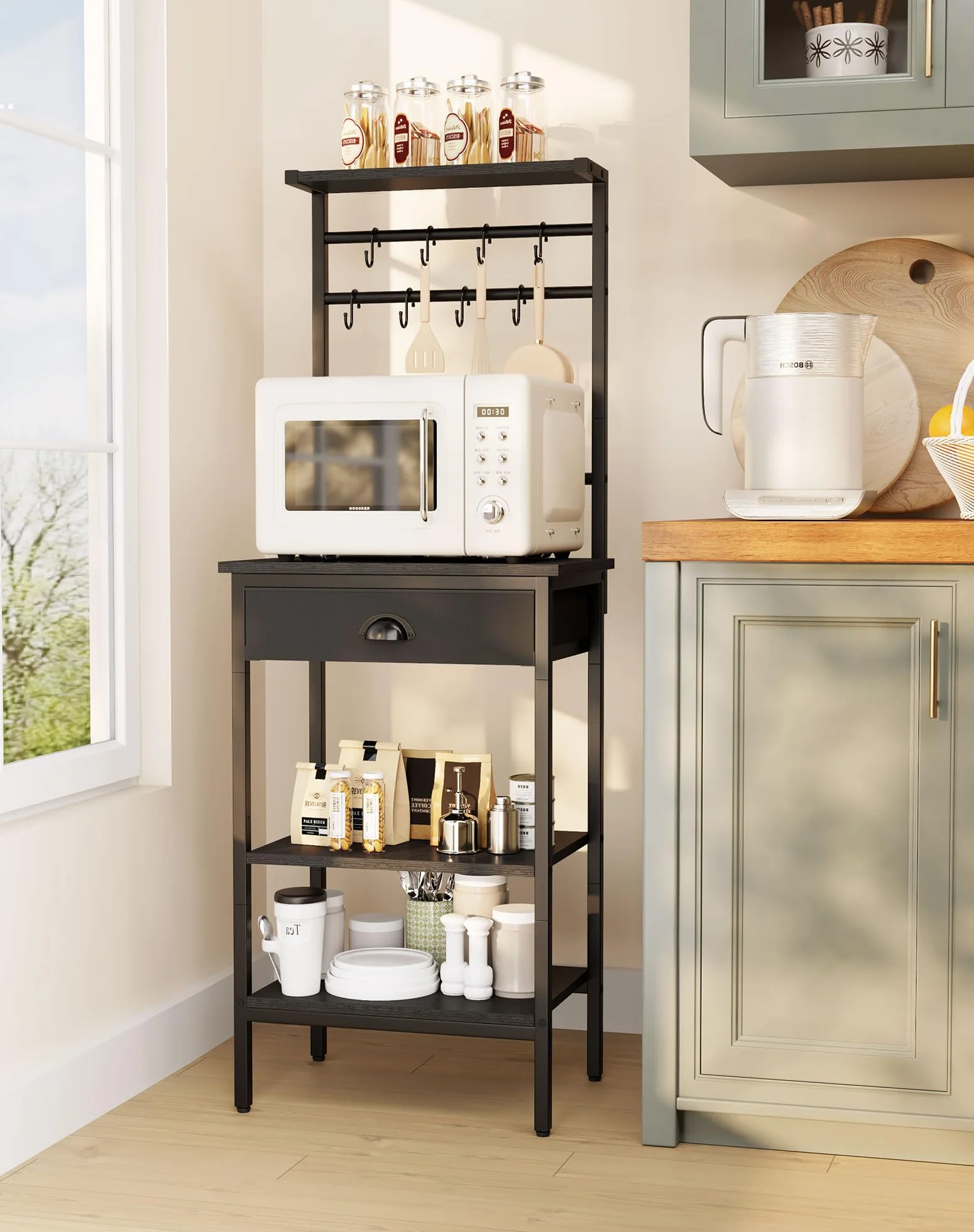 YMYNY Scaffale da Cucina, Porta-caffè in legno a 5 livelli, Scaffale per macchina del caffè, Organizzatore di 12 ganci, Cassetti in tessuto, 33 x 43 x 134,5 cm, per Soggiorno, Ufficio, Nero HBR009B