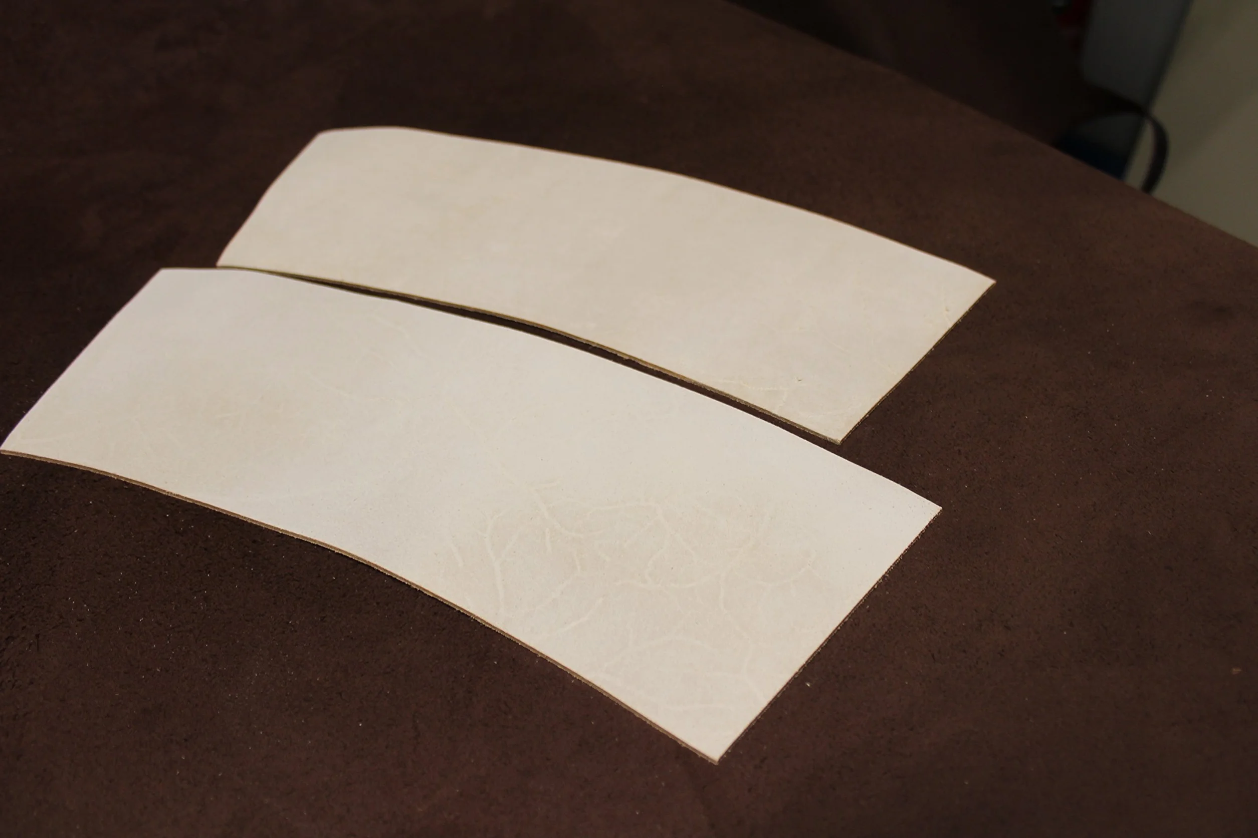 1 paio/2 pezzi, in pelle ca, 12 x 30 cm, pelle di vacchetta conciata al vegetale artigianale in pelle per molti usi: guanti e scaldamuscoli, tazza piccola tracolla e più realizzato in vera pelle