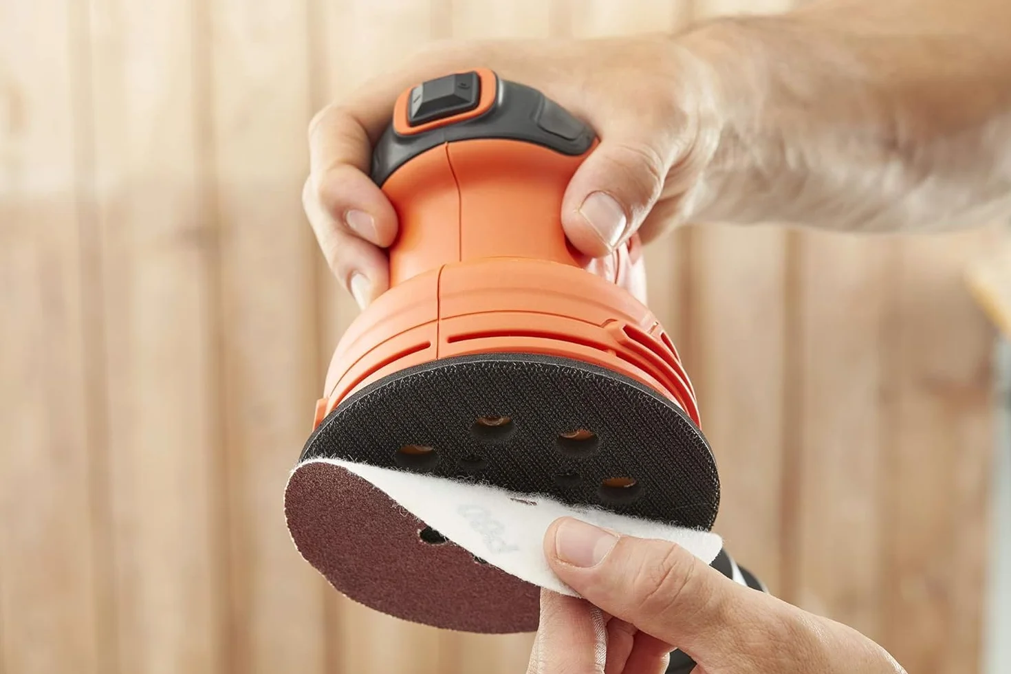 BLACK+DECKER Levigatrice roto orbitale 230W BEW210-QS con sacchetto raccoglipolvere