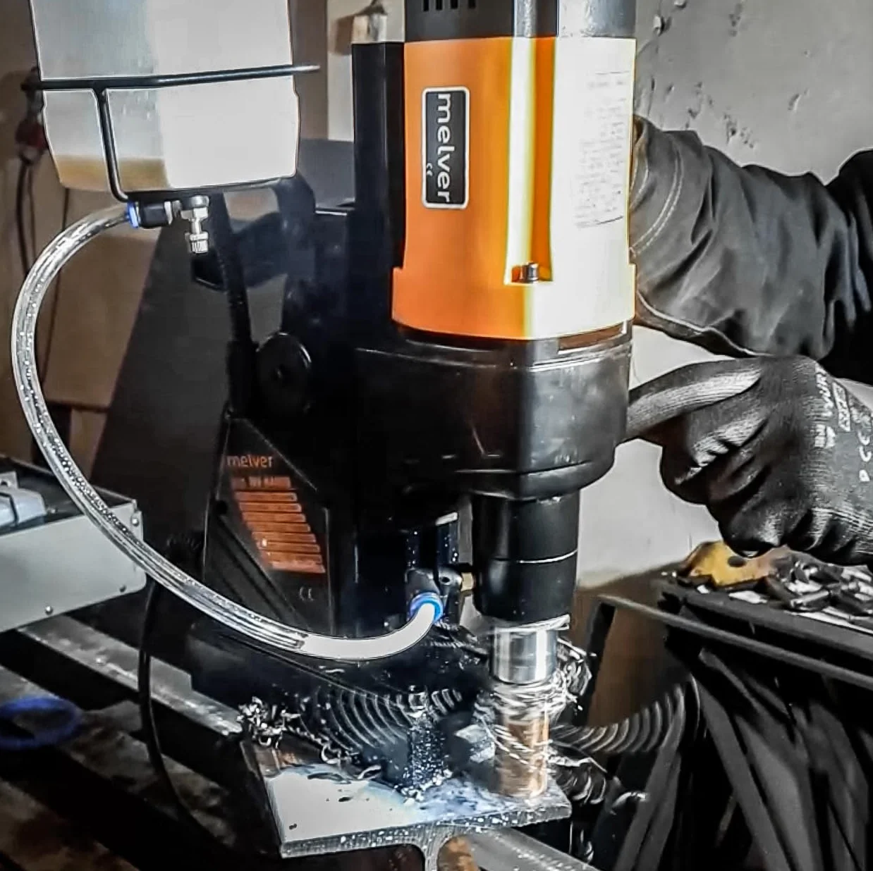 Trapano magnetico a nucleo, leggero, industriale, con Weldon e Borcope, mandrino Fi-40 mm/1480 W/10 kg/690 giri/min