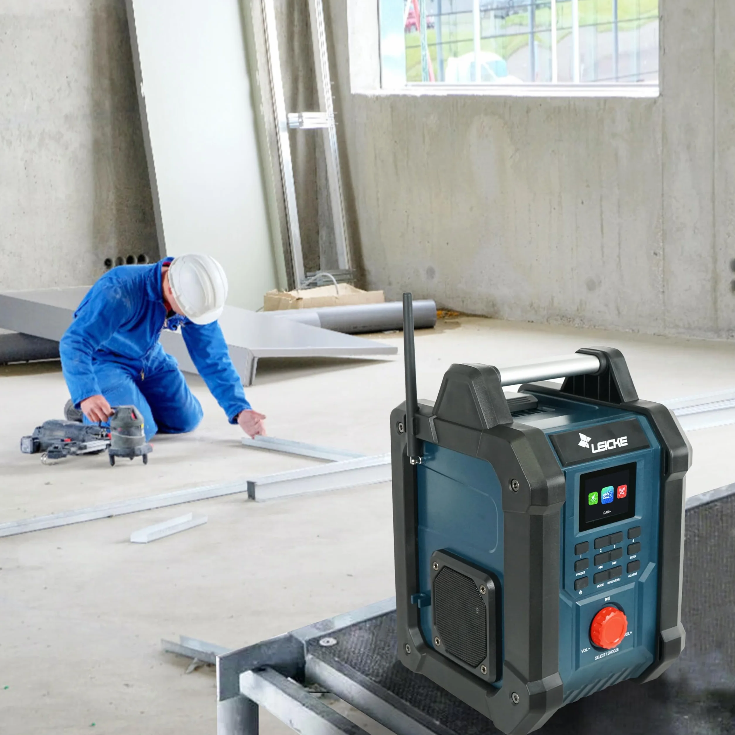 LEICKE Radio da cantiere DAB/DAB+/FM con Bluetooth, batteria 4000 mAh e caricabatterie inclusi, 2 altoparlanti da 15W e display LCD da 2,4 pollici