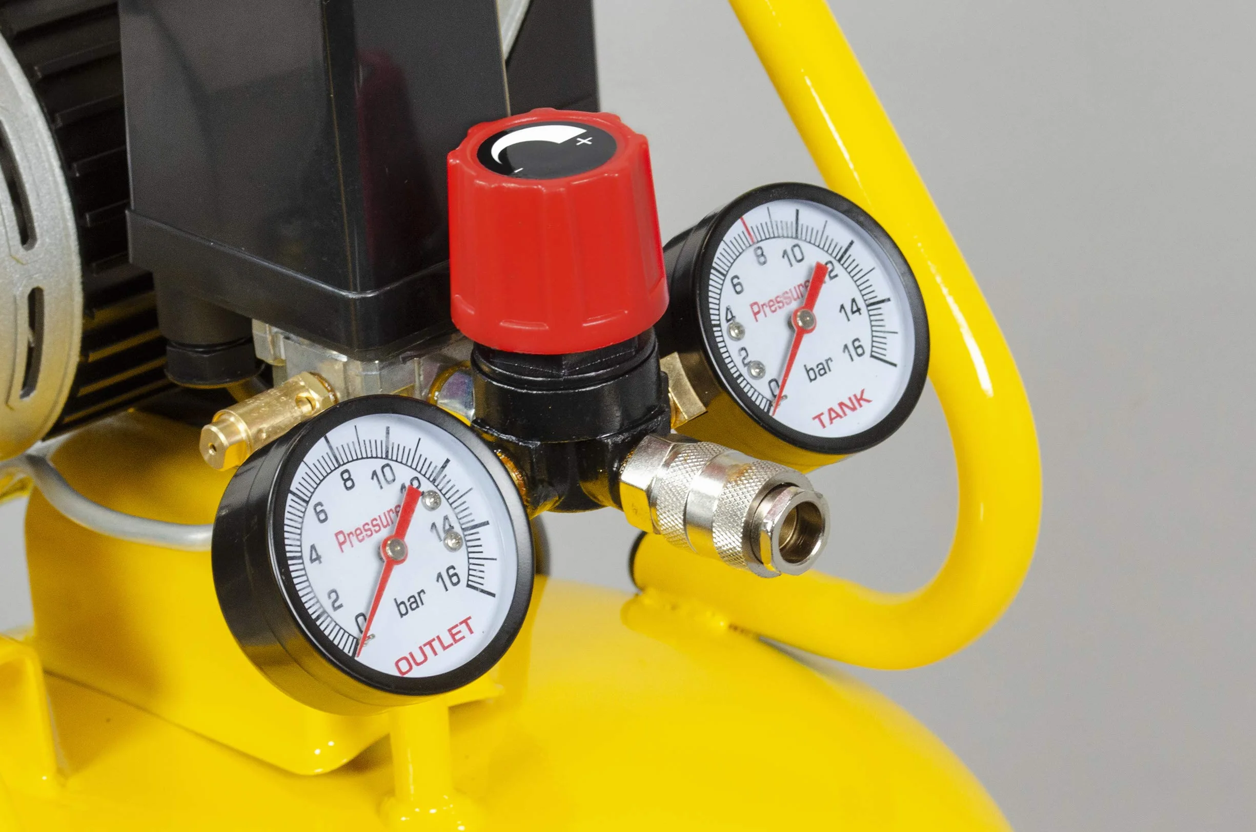 STANLEY Compressore Siltek Verticale Silenzioso 1,3HP, ‎Giallo, 39 x 39 x 87 Cm
