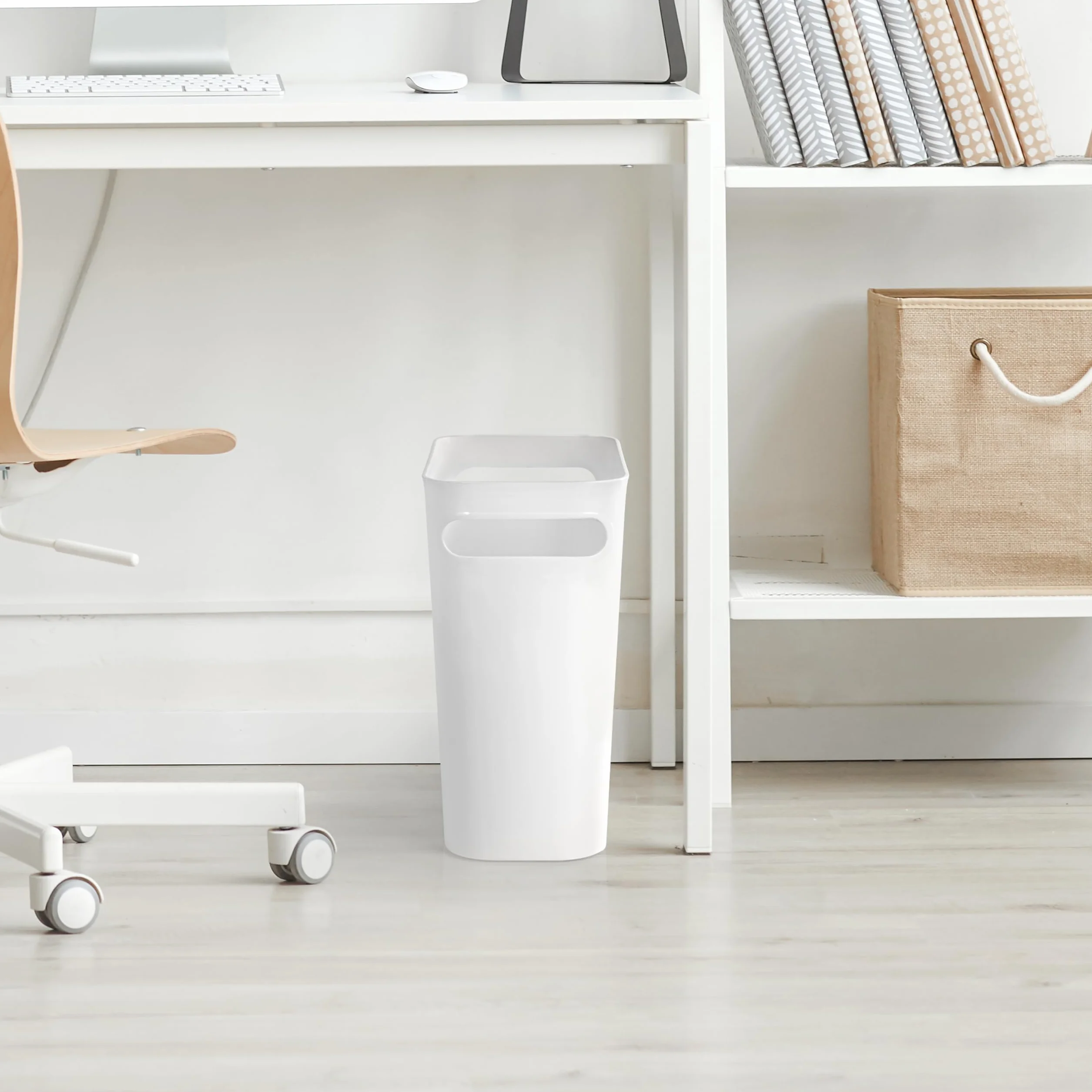 Winter Shore Bidone Pattumiera Bianco 6 l (4 Pezzi) - Cestino Piccolo Plastica con Maniglie Integrate - Cestino Bagno, Camera da Letto, Salotto, sotto Scrivania, Ufficio, Cameretta, Cucina