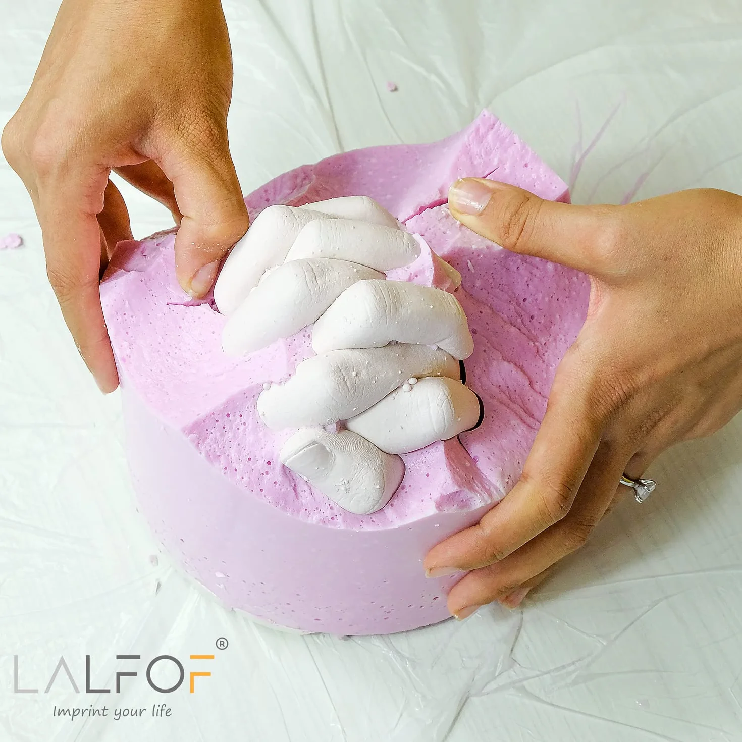 Lalfof® Calco Mani Coppia con NOMI | Regalo anniversario per lui lei | Regali per lui/lei con gesso per stampi dermatologicamente testato | Regalo fidanzato fidanzata coppia anniversario matrimonio