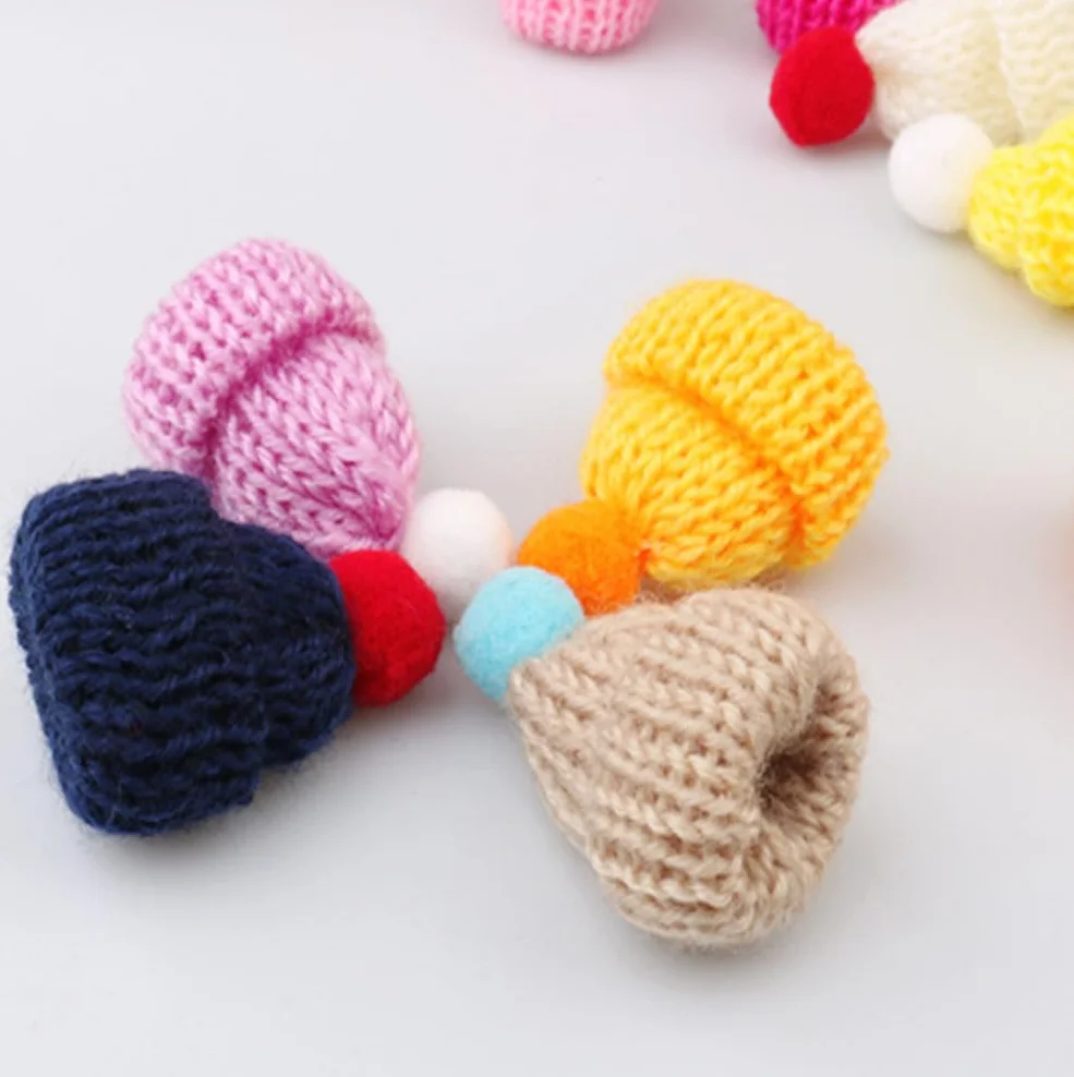 50 Pezzi Mini Cappelli Lavorati a Maglia, Cappelli da Babbo Natale, Cappello Piatto da Vino, Piccolo Cappello di Peluche, Cappello da Bambola per Decorazione,Artigianali DIY
