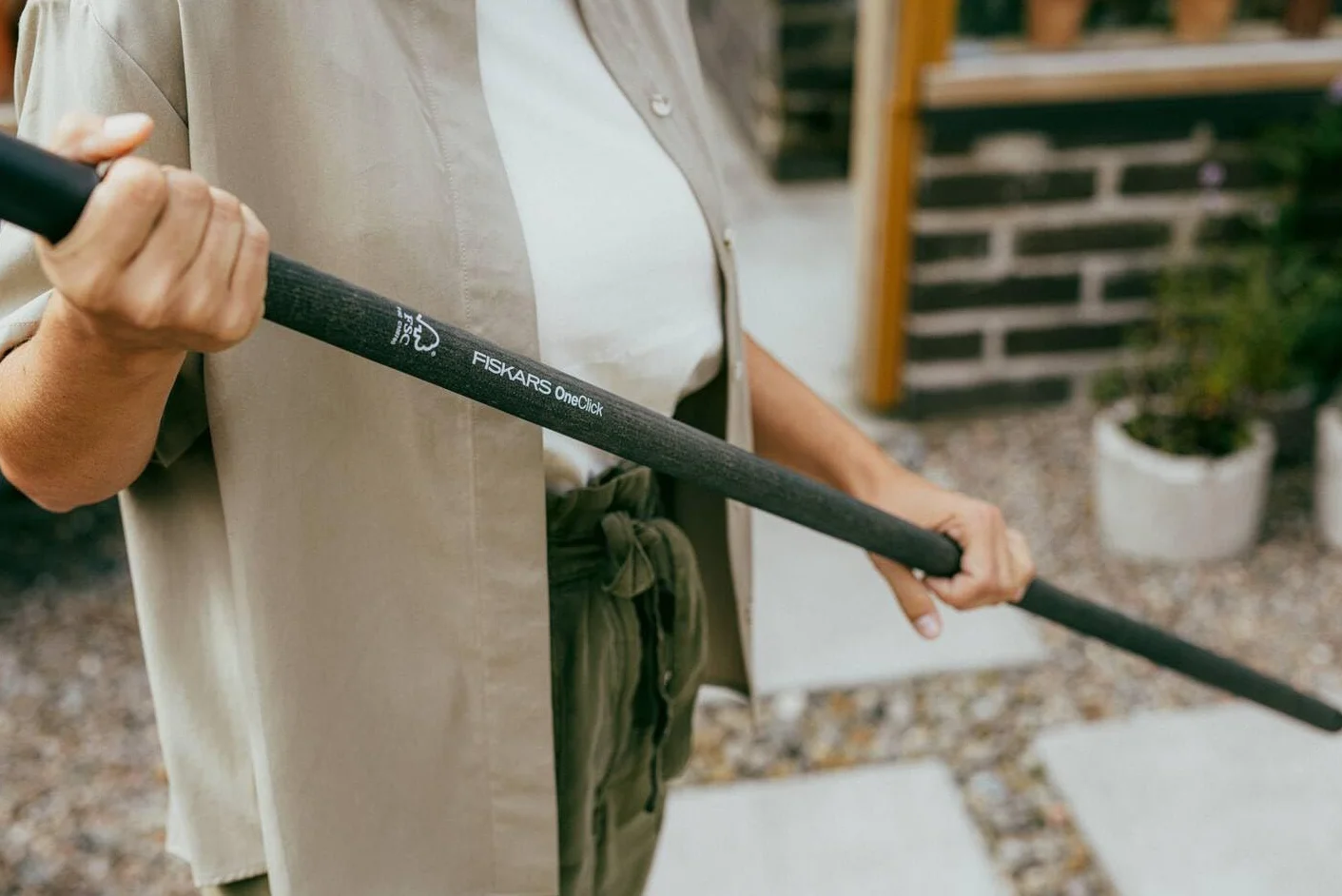Fiskars Oneclick Manico in Legno FSC L, Manico Sostenibile in Legno di Frassino, Cambio senza Sforzo con un Clic, Adattatore QuikFit Disponibile Separatamente, Trattato a Cera, Nero/Arancione, 1080549