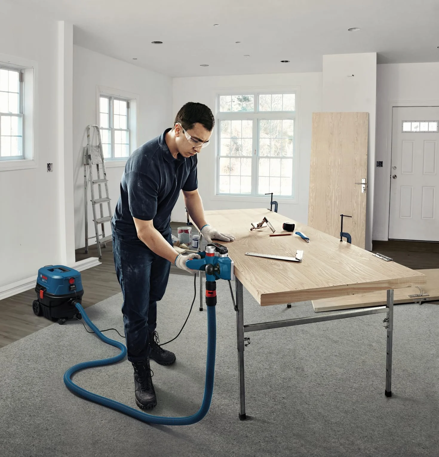 Bosch Professional Pialletto portatile GHO 20-82 (700 W di potenza, uso con mano destra e sinistra, incl. chiave di montaggio, guida parallela, sacchetto raccoglipolvere)