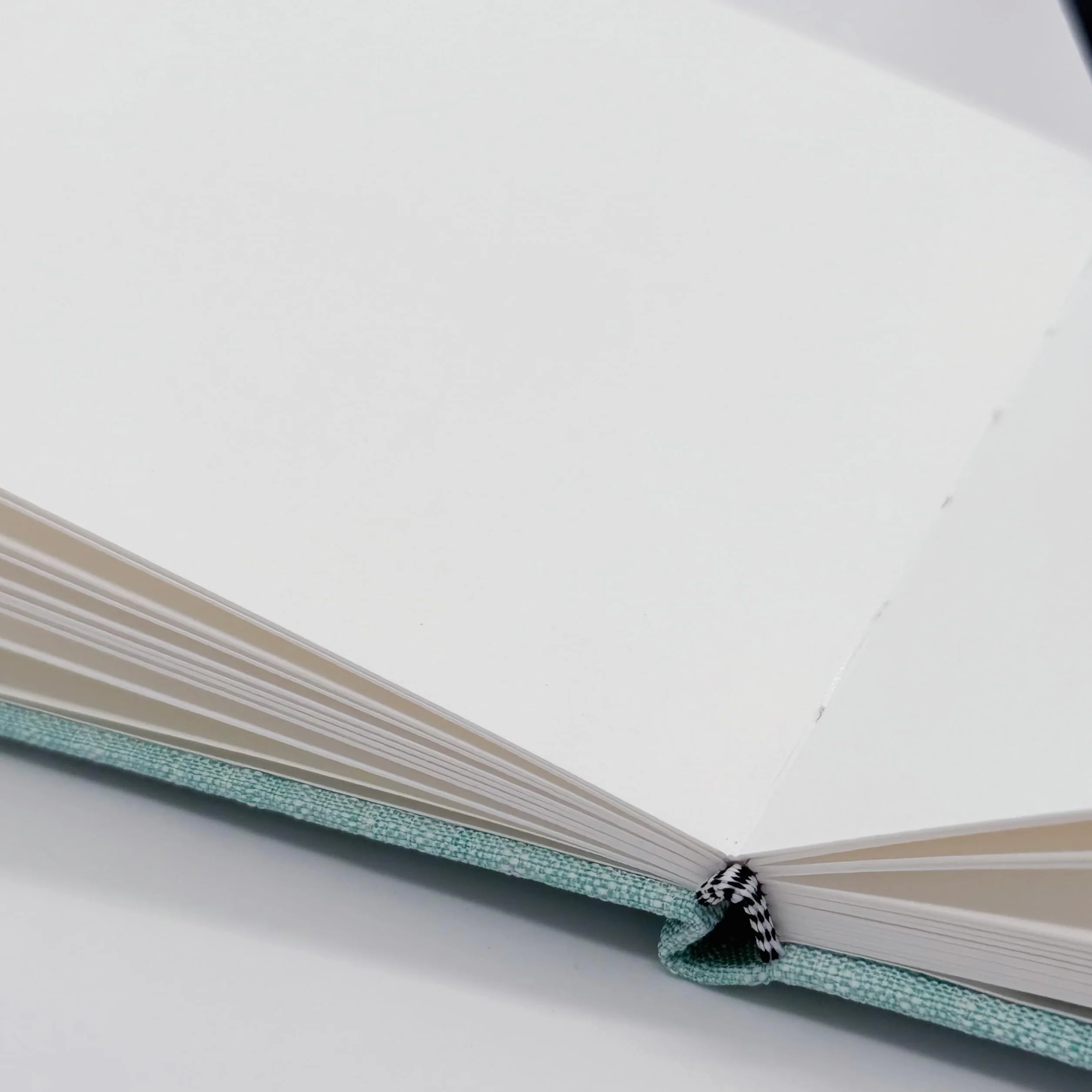 Sketchbook da viaggio 12 × 12 cm – Quaderno artistico 300 gsm Hot Press con copertina in cotone 100% - Blocco da disegno per acquerello, inchiostro, matita, olio e acrilico portatile (fiori)