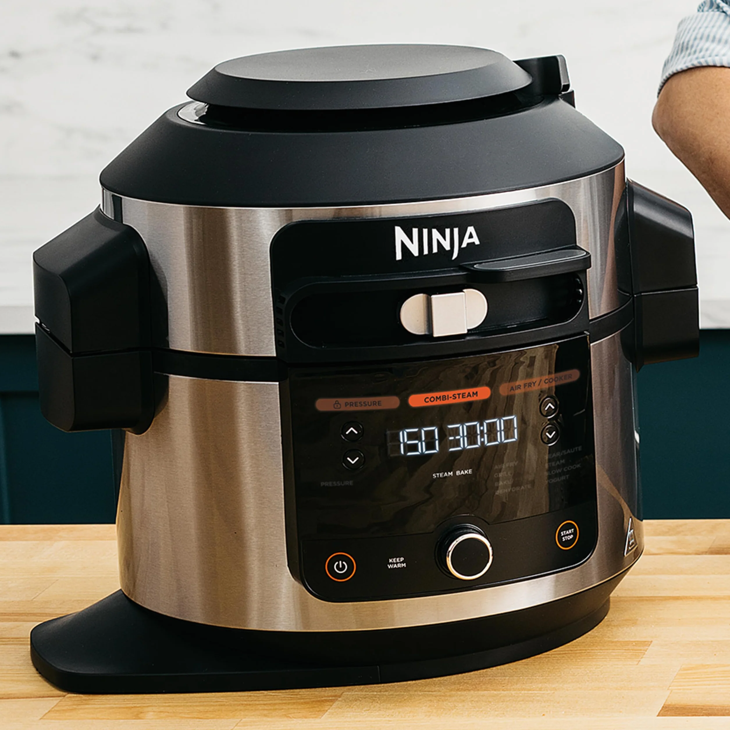 Ninja Foodi Multicooker con Coperchio SmartLid, 11 Funzioni di Cottura Intelligente, 6L, Pentola a Pressione, Friggitrice ad Aria, Cottura a Vapore, Lenta, al Forno, Griglia, Acciaio Inox, OL550EU