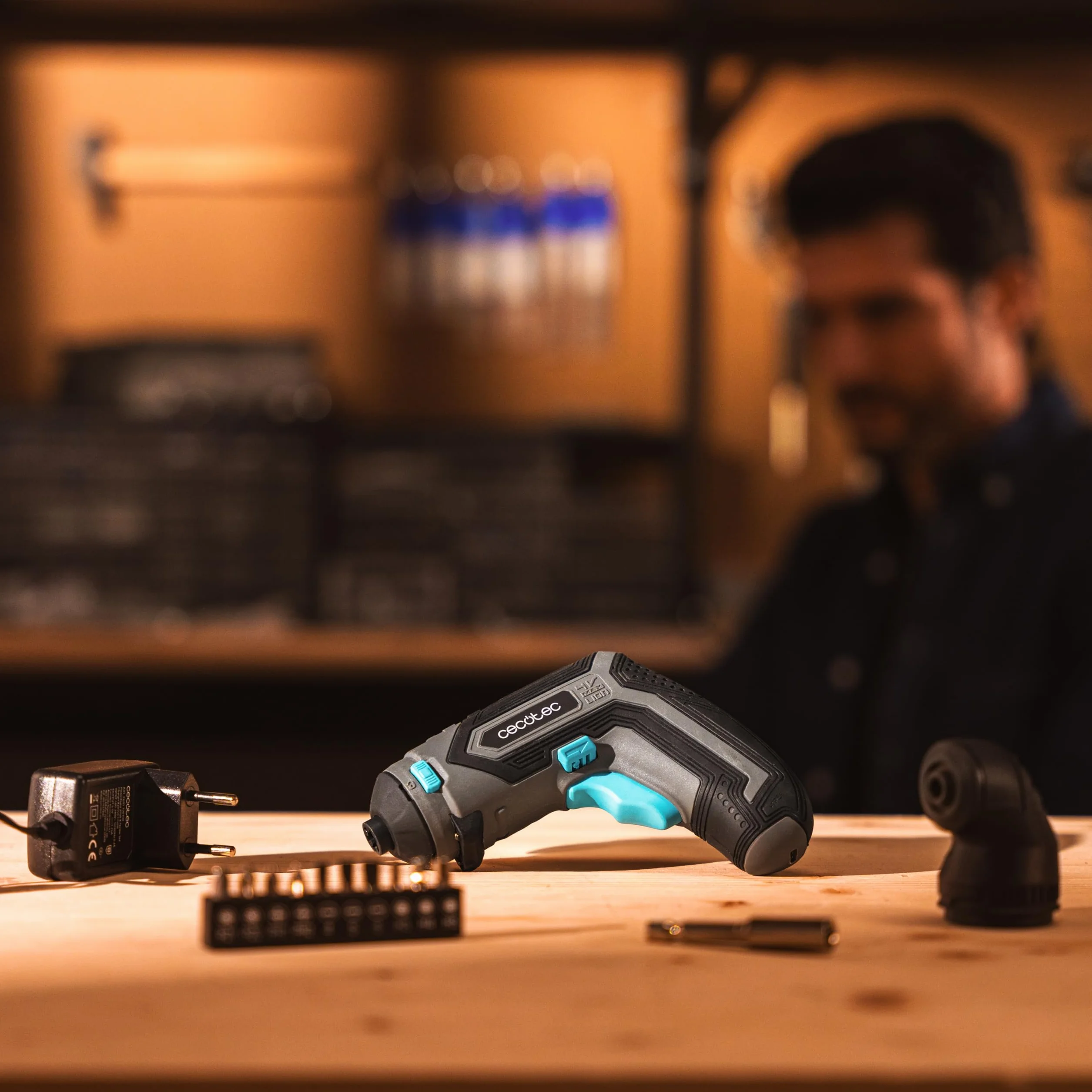 Cecotec Avvitatore Elettrico a Batteria con Accessorio Angolo 90º PowerGyro 3500 Angle Set. Batteria da 4 V e 1.500 mAh, Mandrino per Punte Esagonali da 6,35 mm, Include Valigetta e Accessori