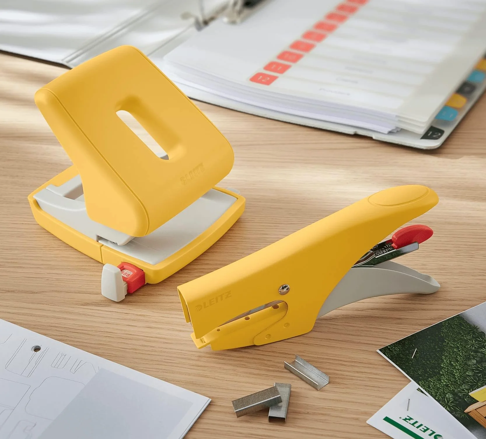 Leitz Cucitrice a Pinza, Capacità fino a 15 Fogli, Caricamento Posteriore, Include Punti P2 (No. 10), Gamma Cosy, 56450019, Giallo (Caldo)