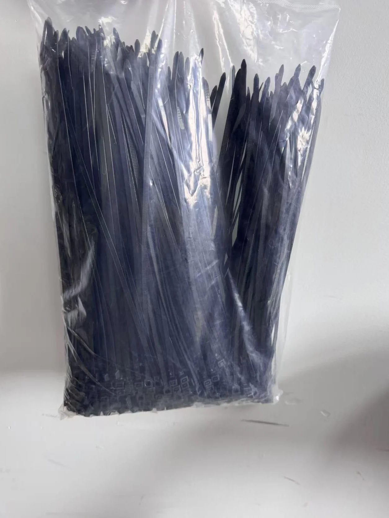 XINGO Confezione da 1000 Nere Fascette plastica di Qualità per Uso Industriale, 300 mm x 4,8mm, Fascette in Plastica Regolabili Multiuso per Uso Interno ed Esterno