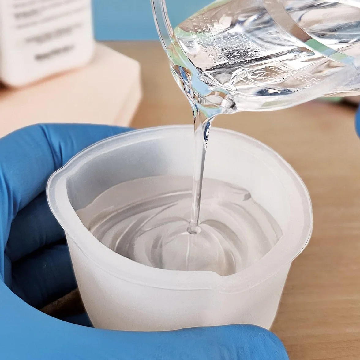 Resina epossidica trasparente, effetto vetro - Perfetta per bricolage, gioielli e modellismo. Colorabile e facile da usare - Liquid Glass Resin (750 gr)