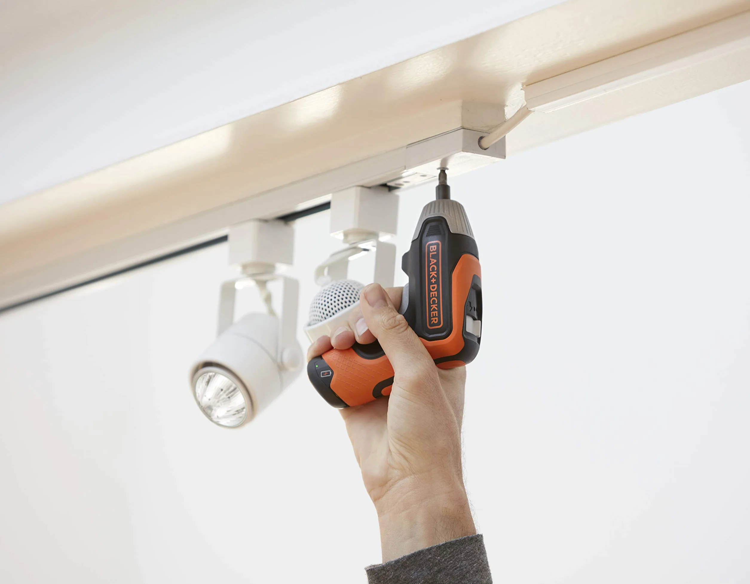 BLACK+DECKER Svitavvita a Batteria. BCF611CK-QW
