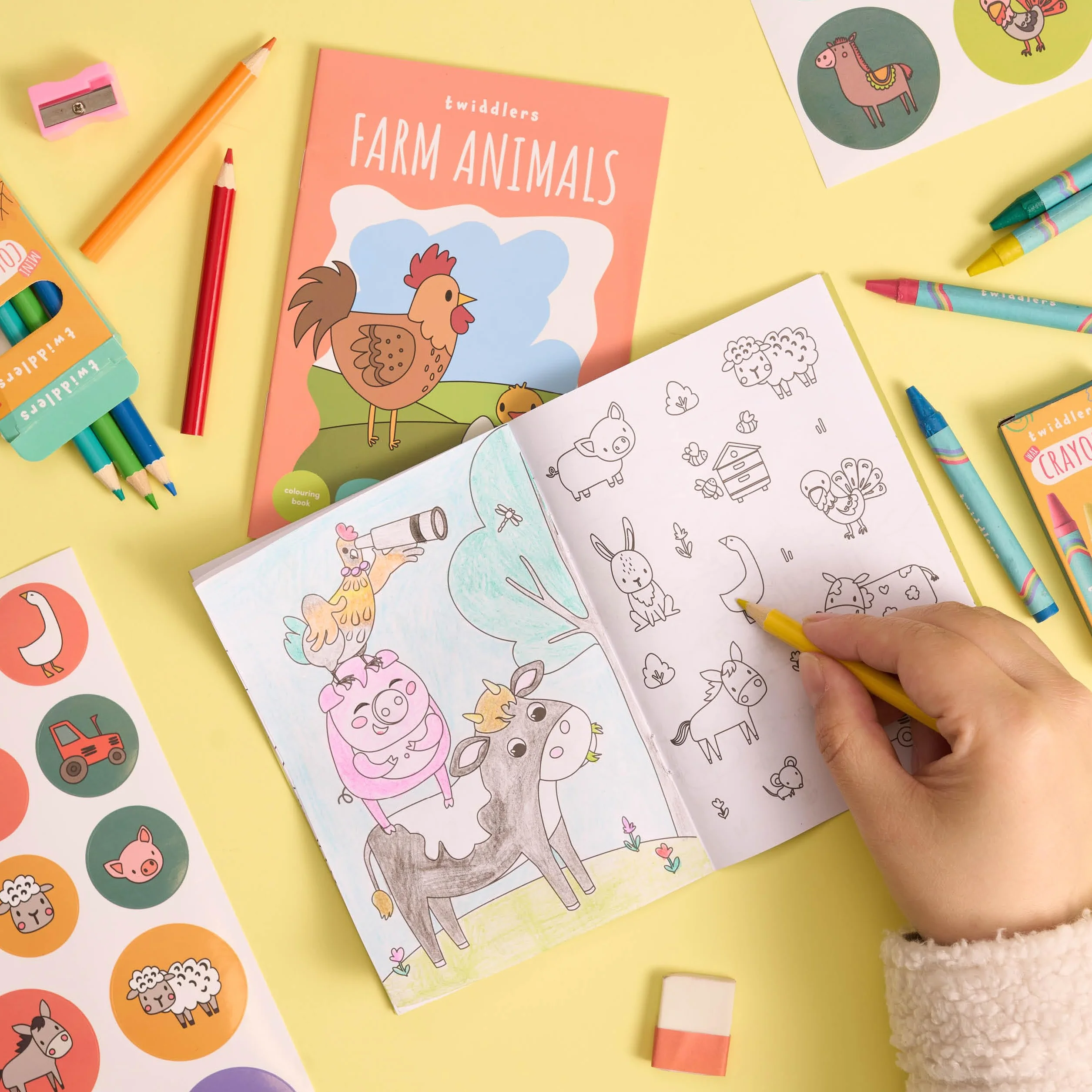 THE TWIDDLERS 24 Mini Libri da Colorare per Bambini A6 Animali della Fattoria con Adesivi