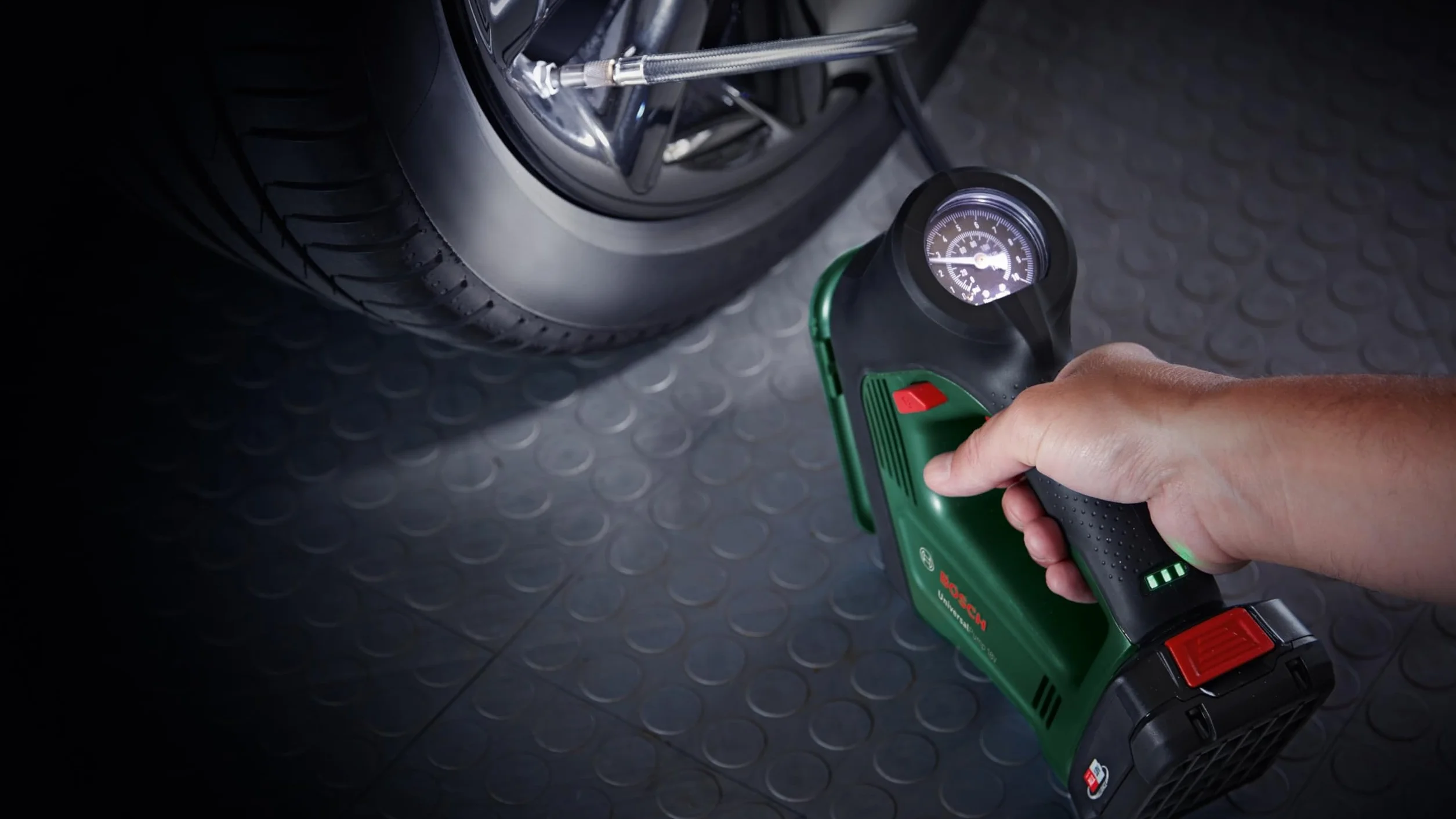 Bosch Home and Garden 0603947100 Bosch Compressore d'Aria Elettrico con Pompa Pneumatica UniversalPump (Senza Batteria, Per Pneumatici, Confezione cartone), 18 V, 150 PSI, 10.3 bar, 246 x 181 mm