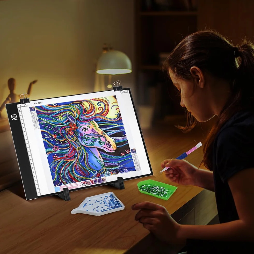 AUAUY A4 Tavoletta Luminosa per Disegnare, Ultrasottile Lavagna Luminosa, Scatola luminosa a LED, con Luminosità Regolabile, per Animazione,Schizzi,Progettazione,Pittura a Diamante 5D